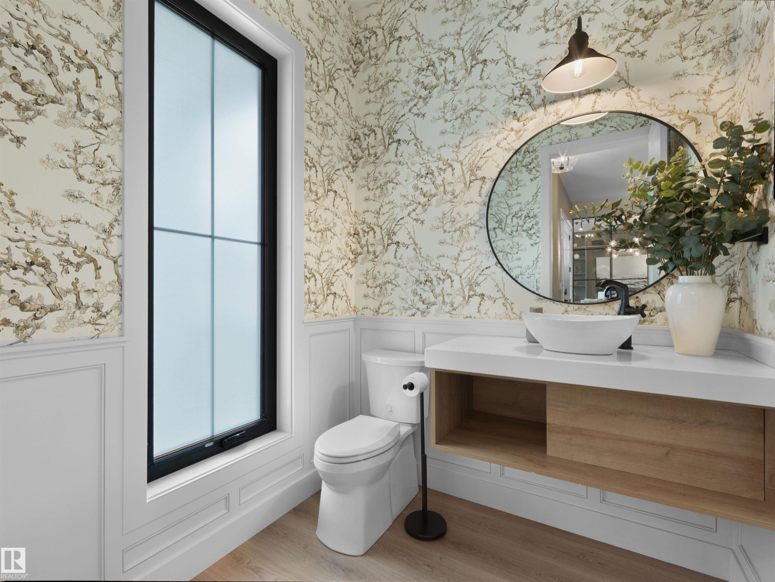 10214 125 Street Nw, Edmonton, AB - Indoor Photo Showing Bathroom