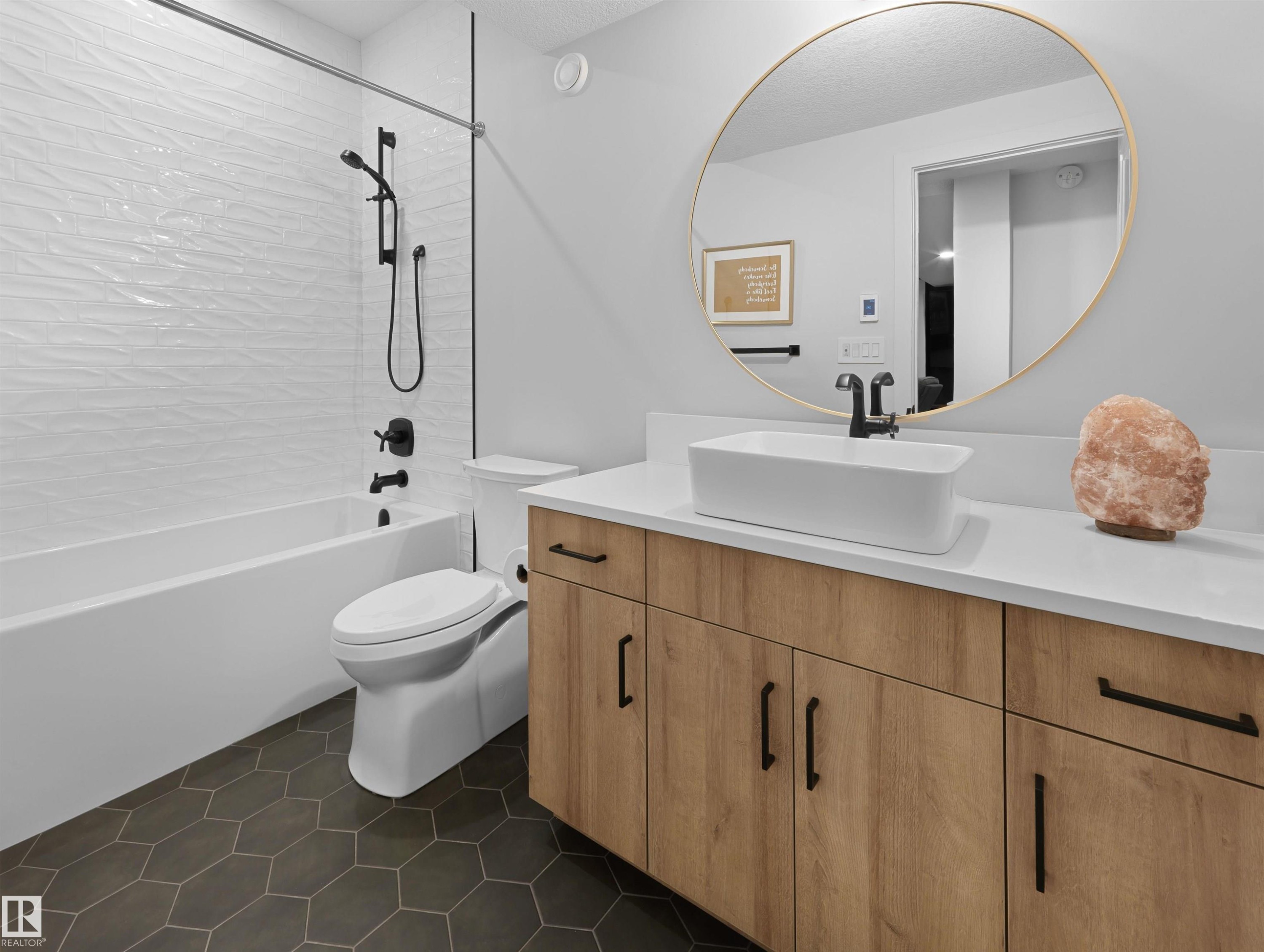 10214 125 Street Nw, Edmonton, AB - Indoor Photo Showing Bathroom