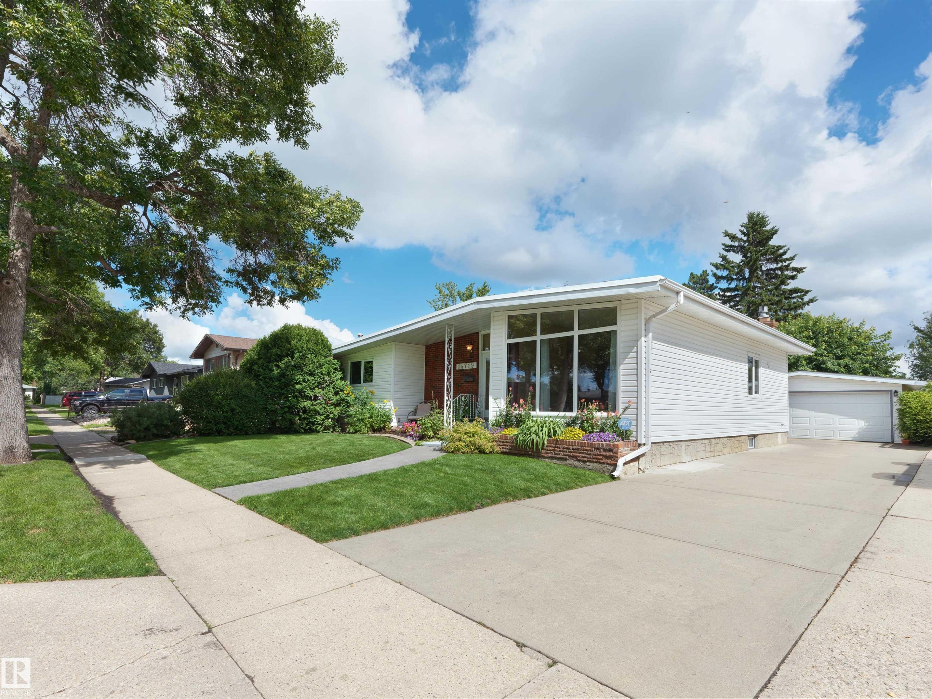 14719 62 Street Nw, Edmonton, AB