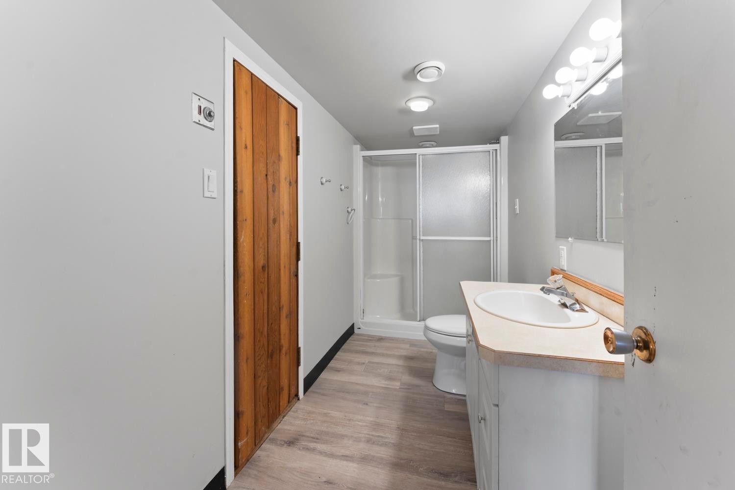 315 Lakeshore Drive, Cold Lake, AB - Indoor Photo Showing Bathroom