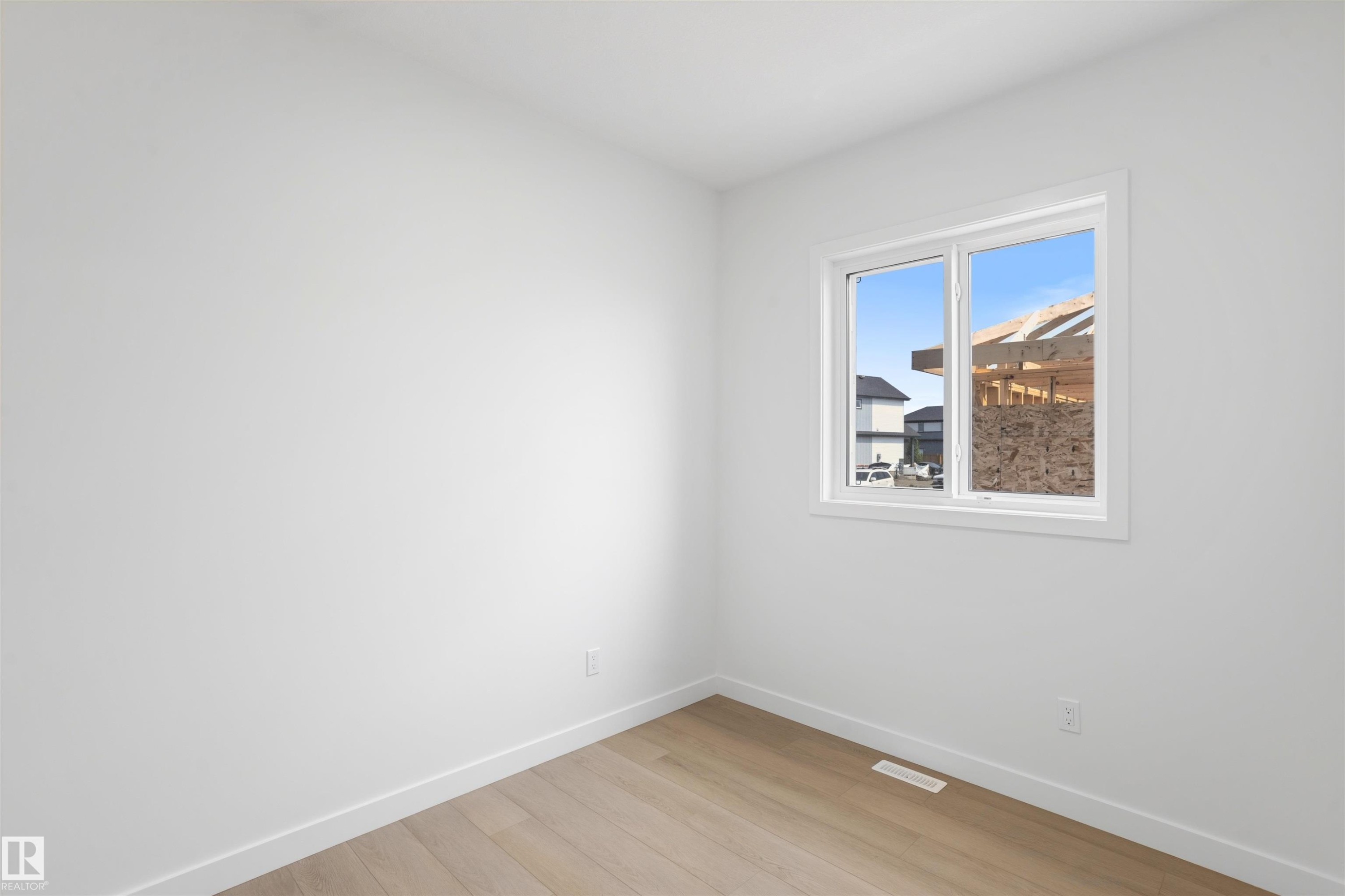 1563 211 Street Nw, Edmonton, AB - Indoor Photo Showing Other Room