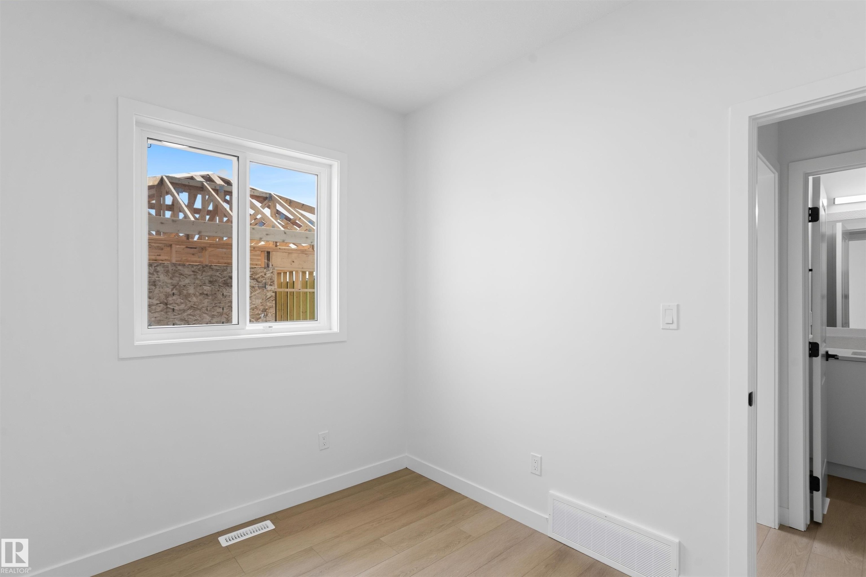 1563 211 Street Nw, Edmonton, AB - Indoor Photo Showing Other Room