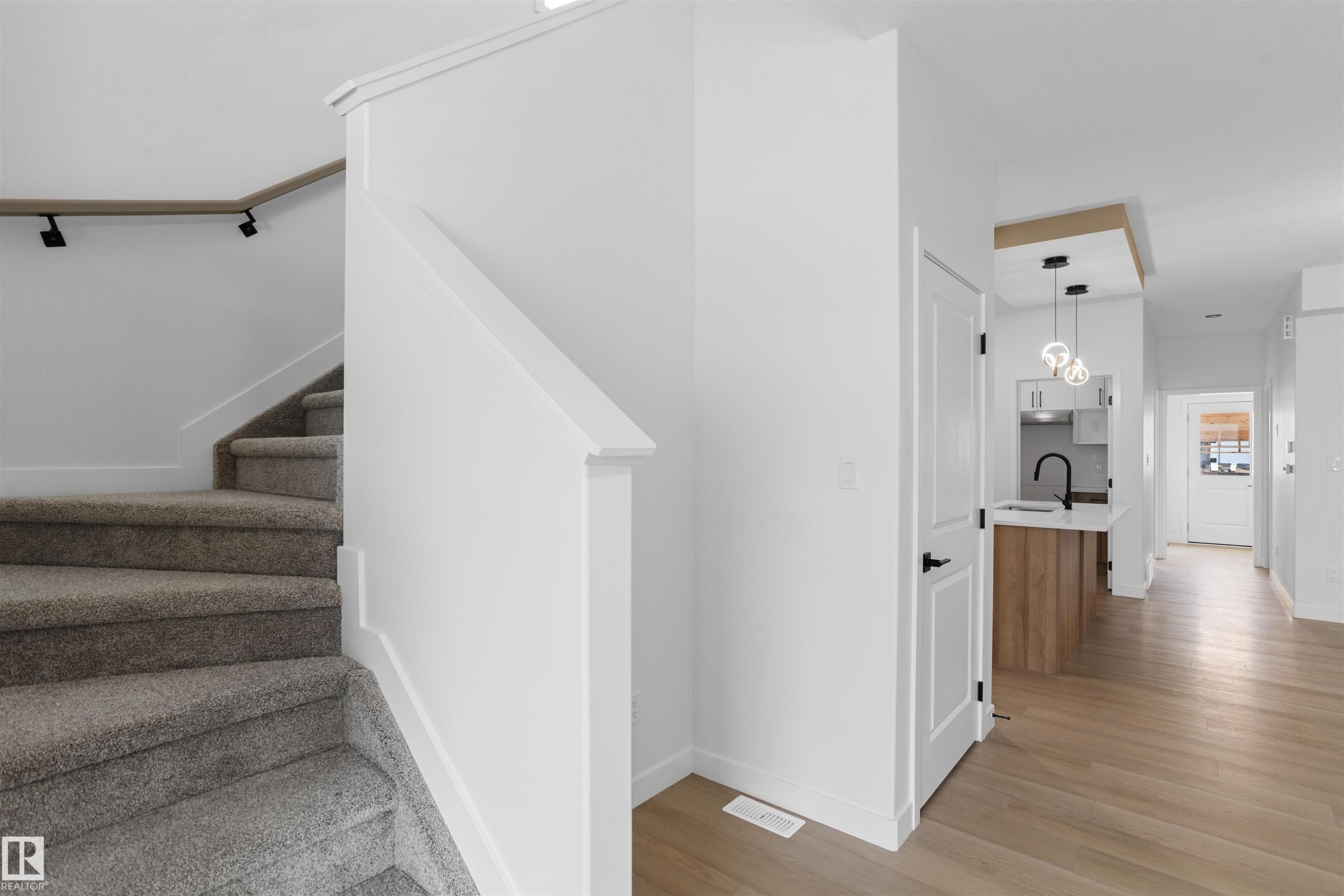 1563 211 Street Nw, Edmonton, AB - Indoor Photo Showing Other Room