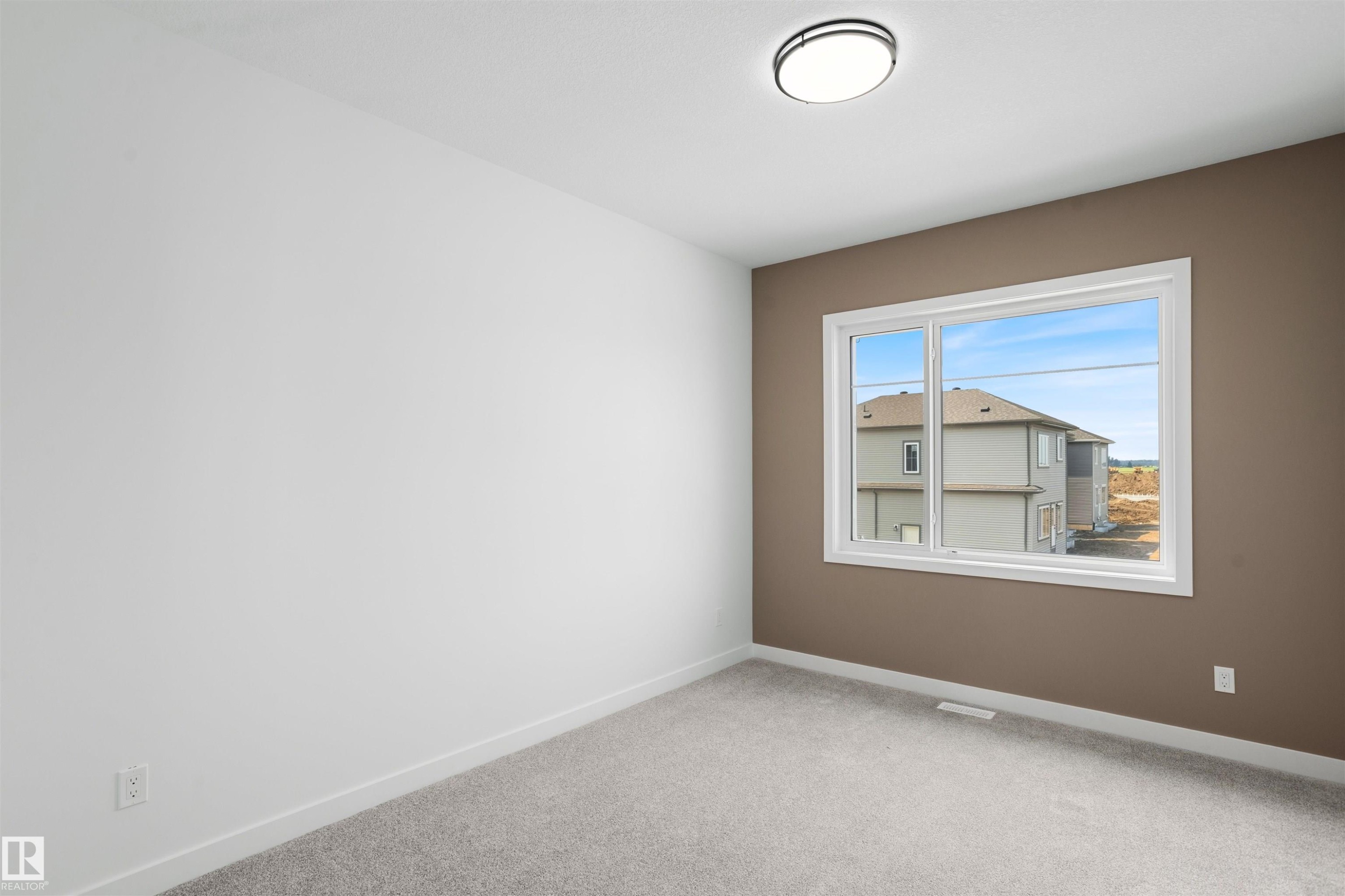 1563 211 Street Nw, Edmonton, AB - Indoor Photo Showing Other Room