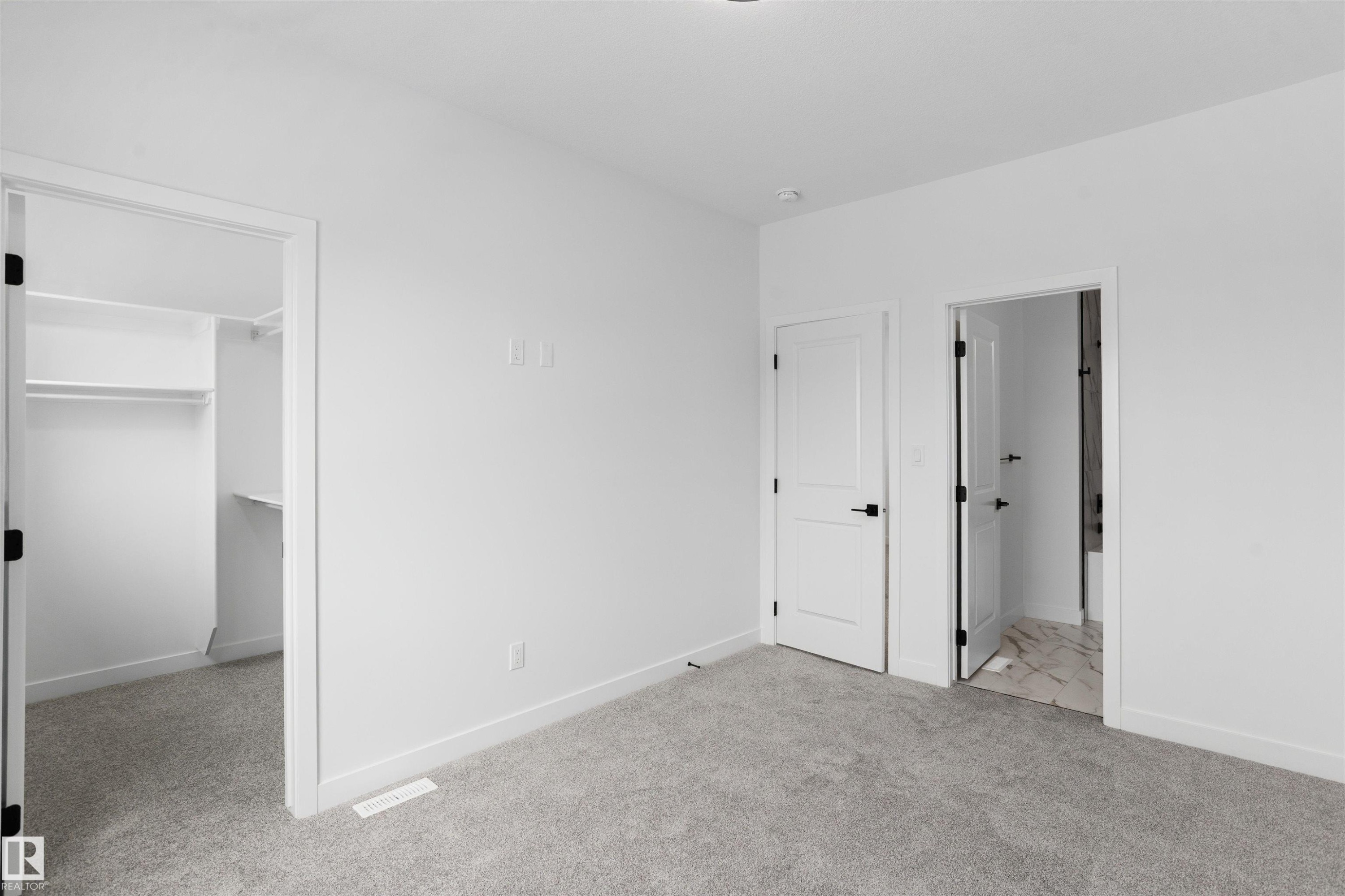 1563 211 Street Nw, Edmonton, AB - Indoor Photo Showing Other Room