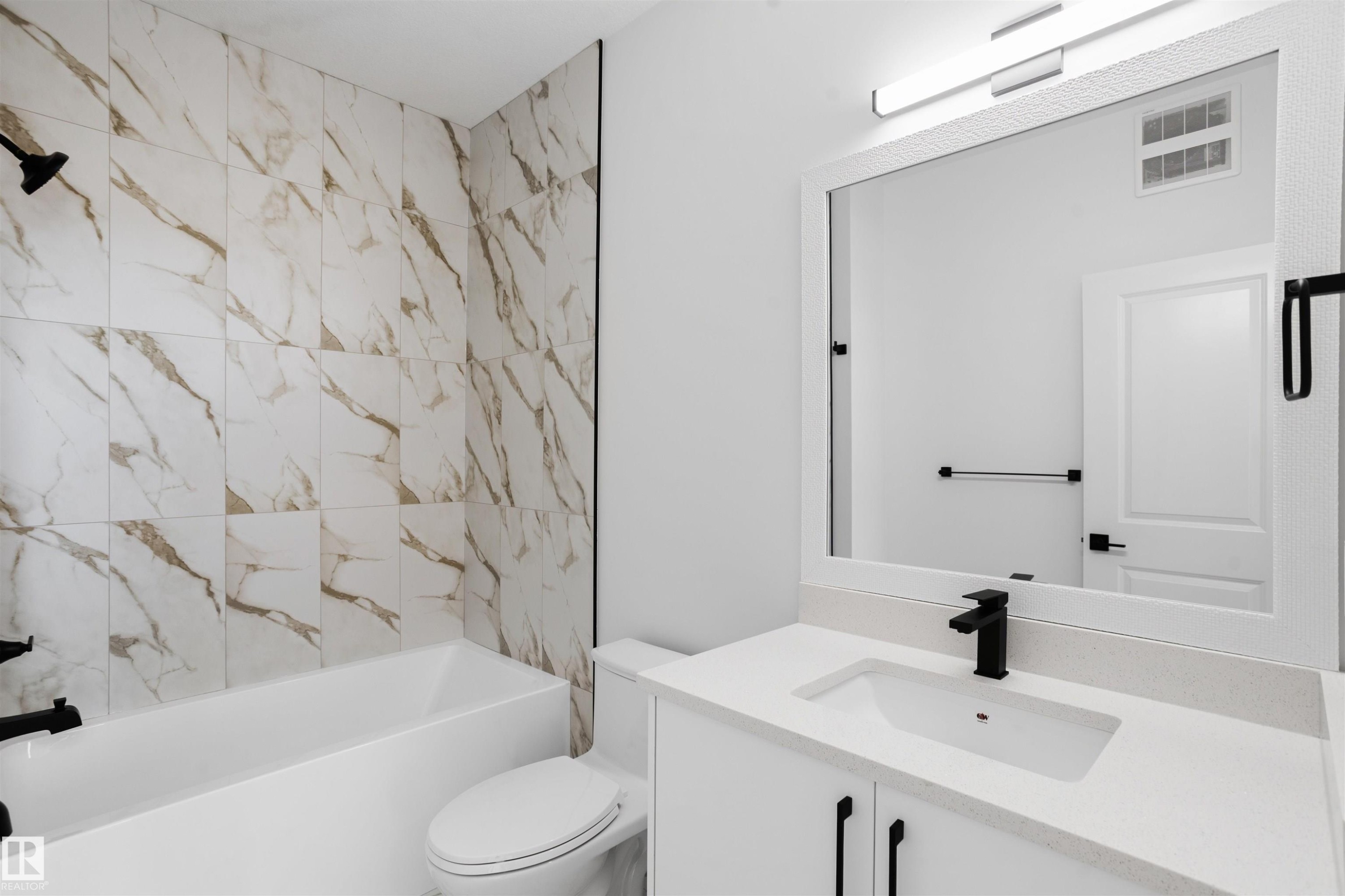 1563 211 Street Nw, Edmonton, AB - Indoor Photo Showing Bathroom