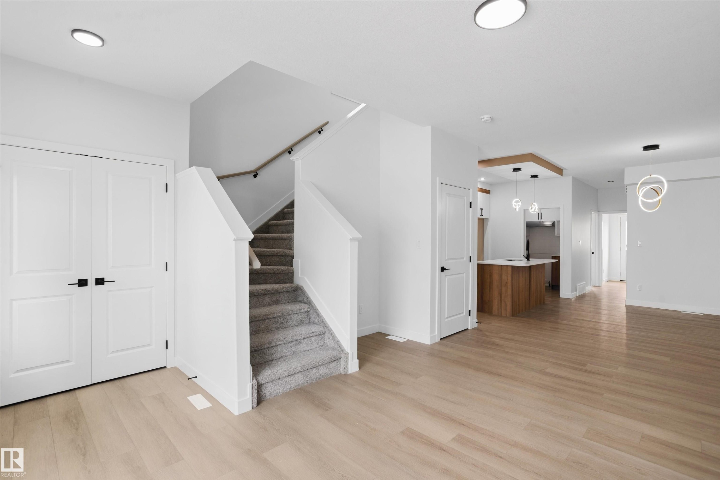1563 211 Street Nw, Edmonton, AB - Indoor Photo Showing Other Room