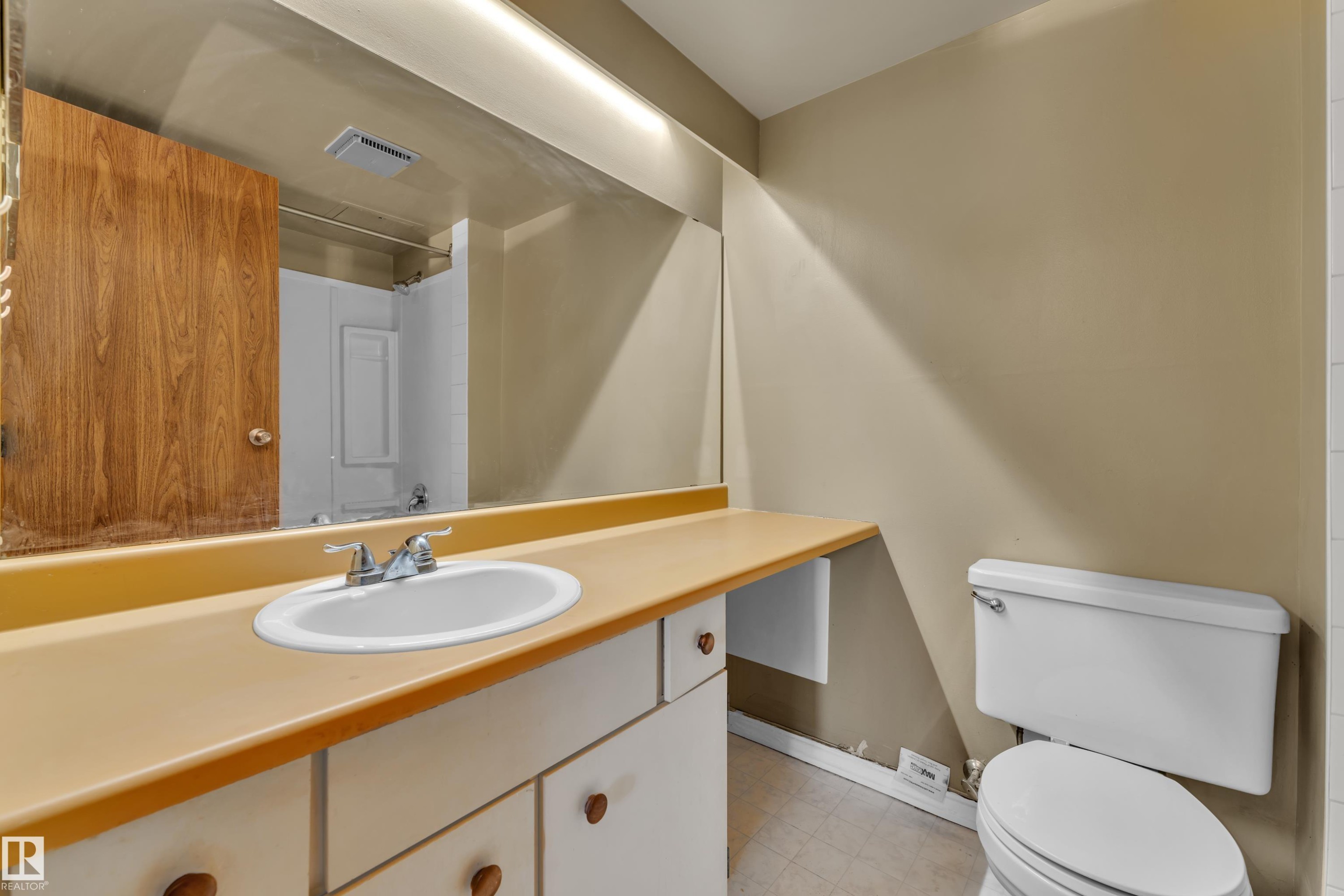 #608 10149 Saskatchewan Dr Nw, Edmonton, AB - Indoor Photo Showing Bathroom