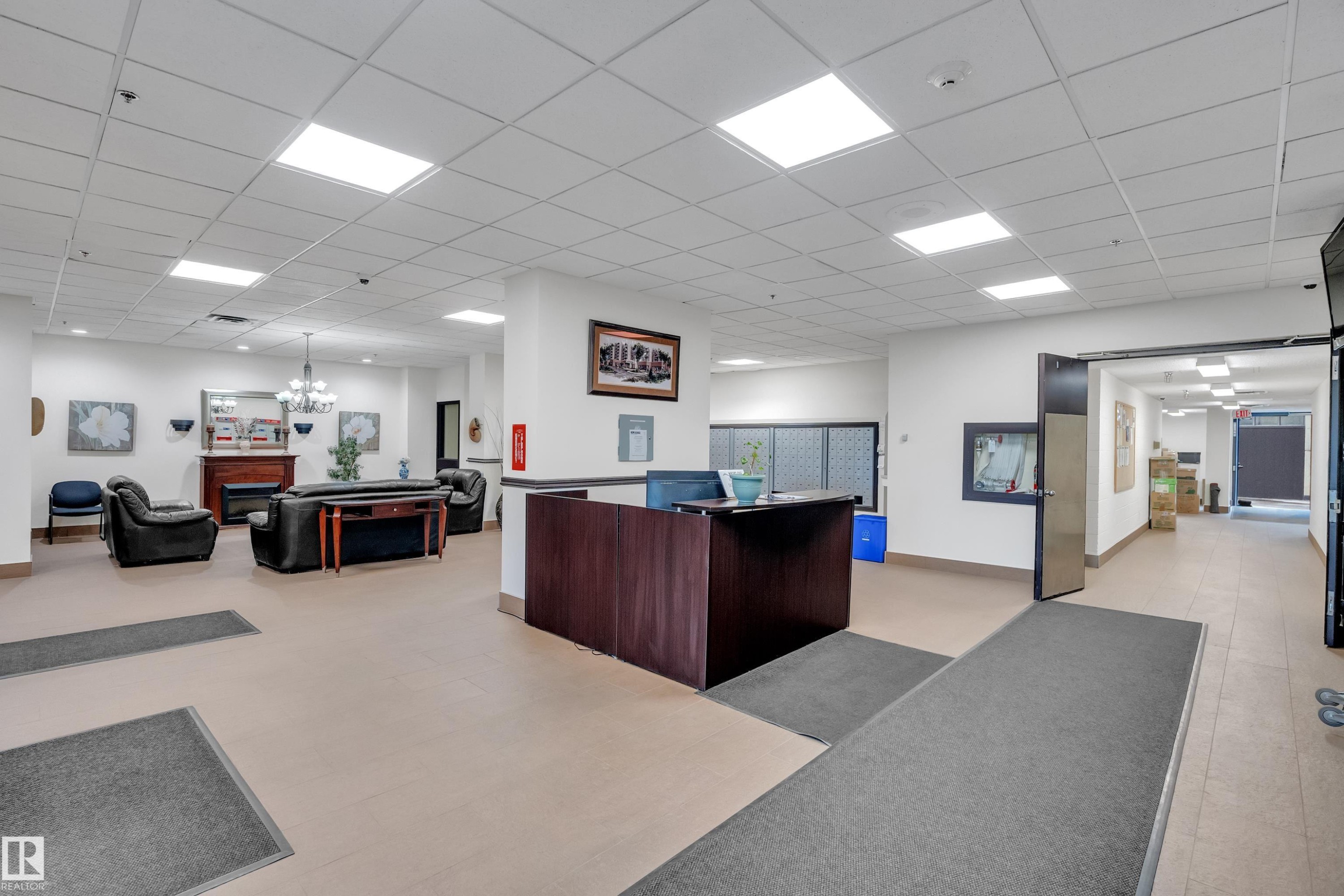 #608 10149 Saskatchewan Dr Nw, Edmonton, AB - Indoor