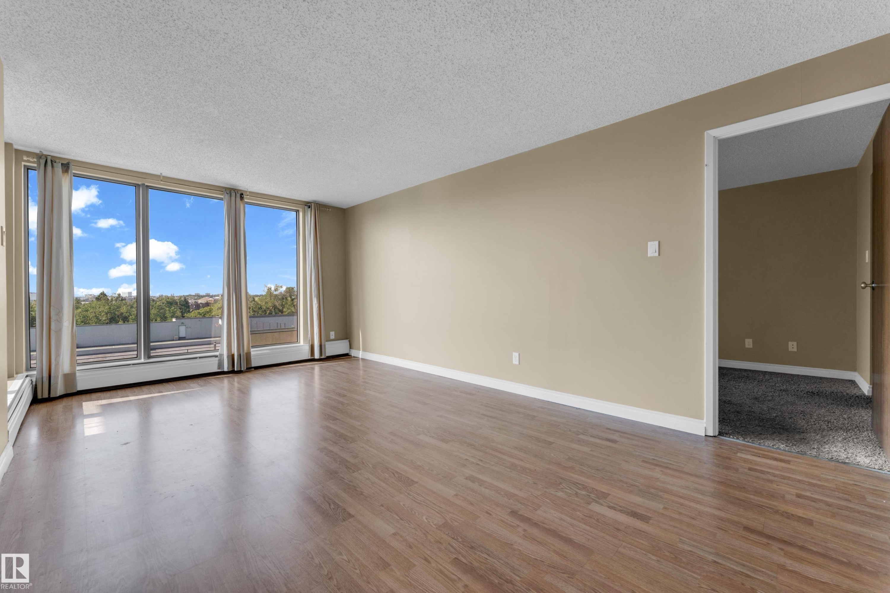 #608 10149 Saskatchewan Dr Nw, Edmonton, AB - Indoor