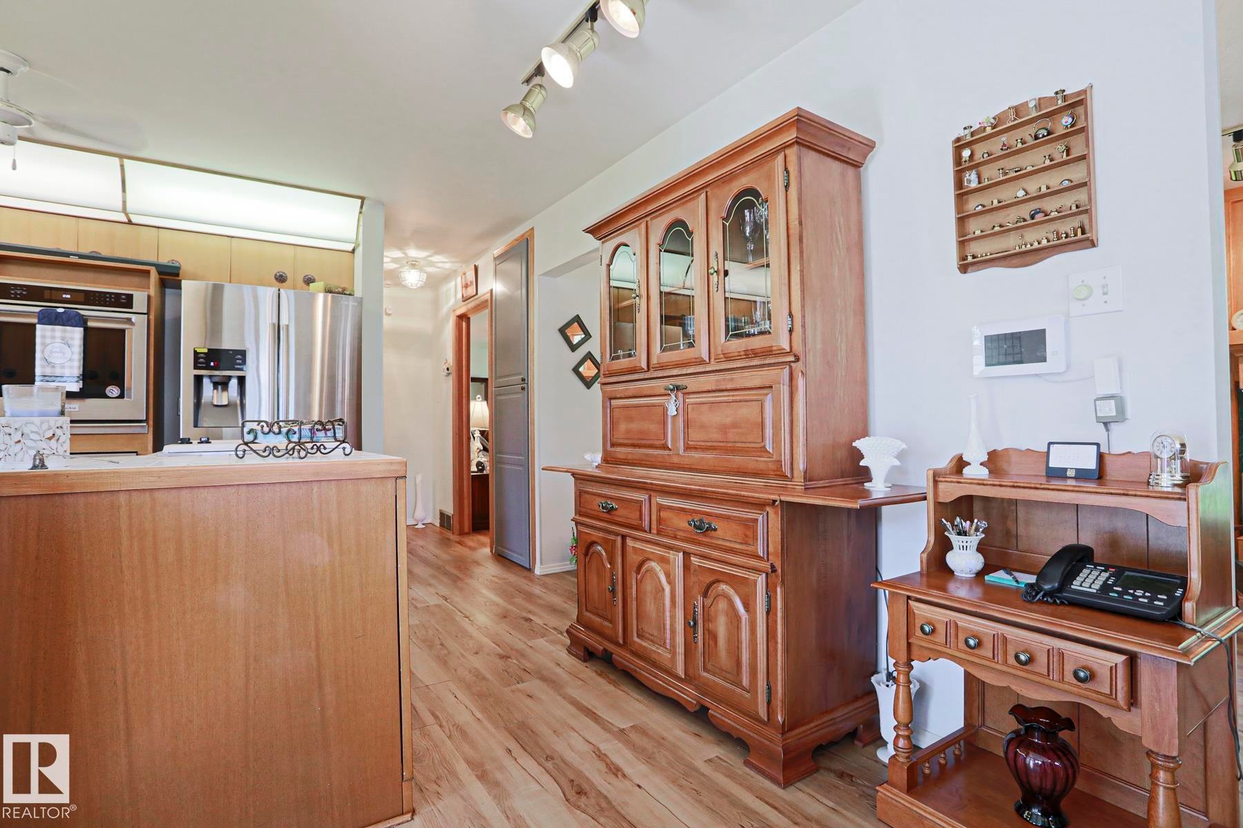 77 Sunset Boulevard, St. Albert, AB - Indoor