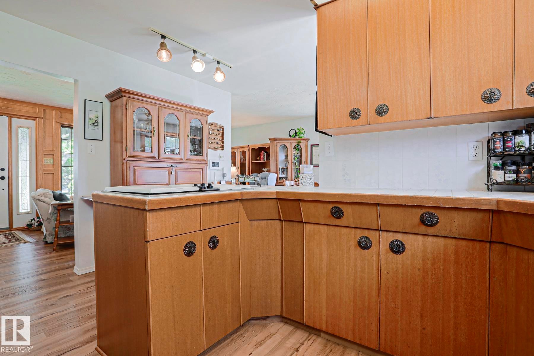 77 Sunset Boulevard, St. Albert, AB - Indoor Photo Showing Kitchen