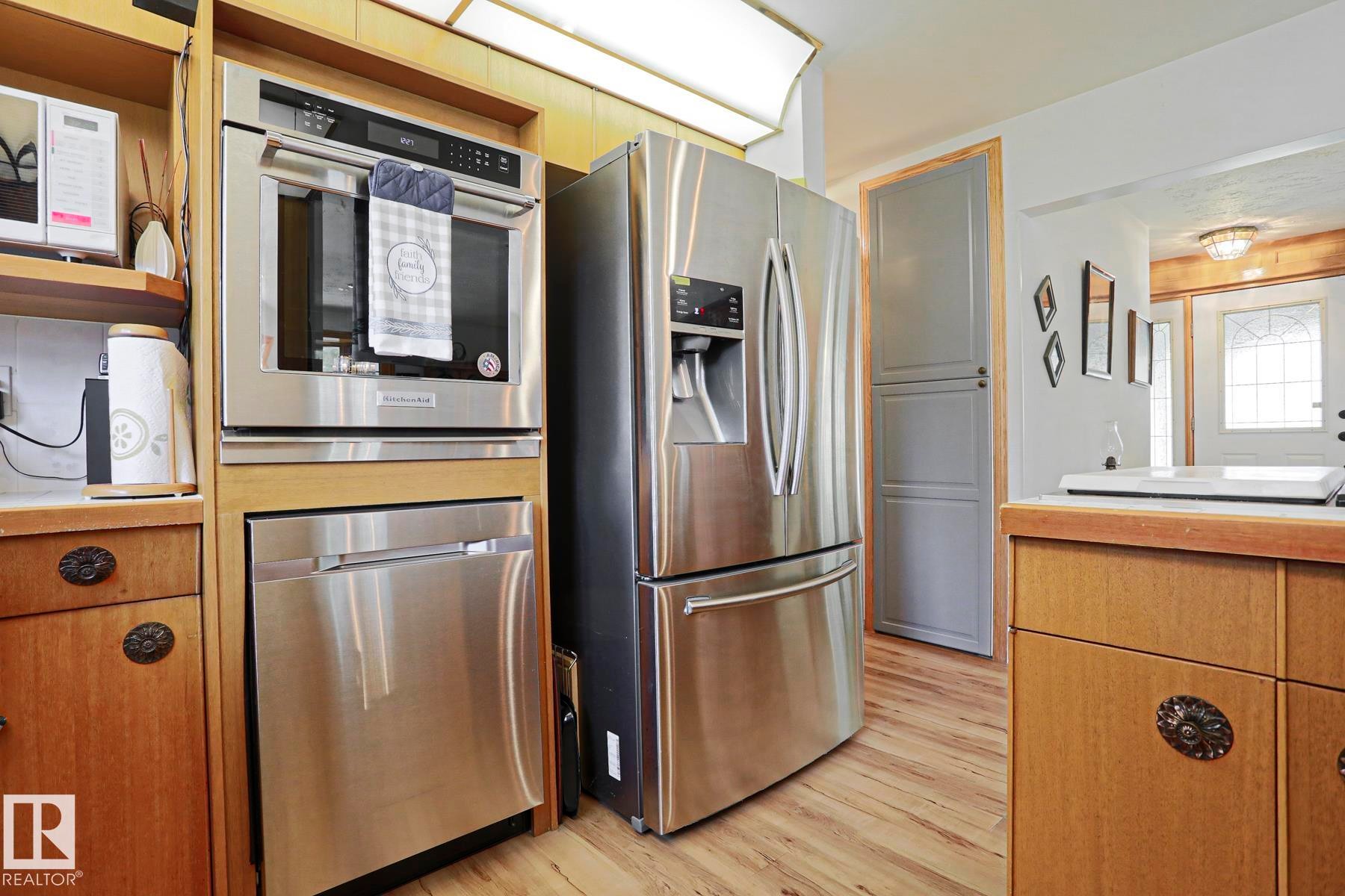 77 Sunset Boulevard, St. Albert, AB - Indoor Photo Showing Kitchen