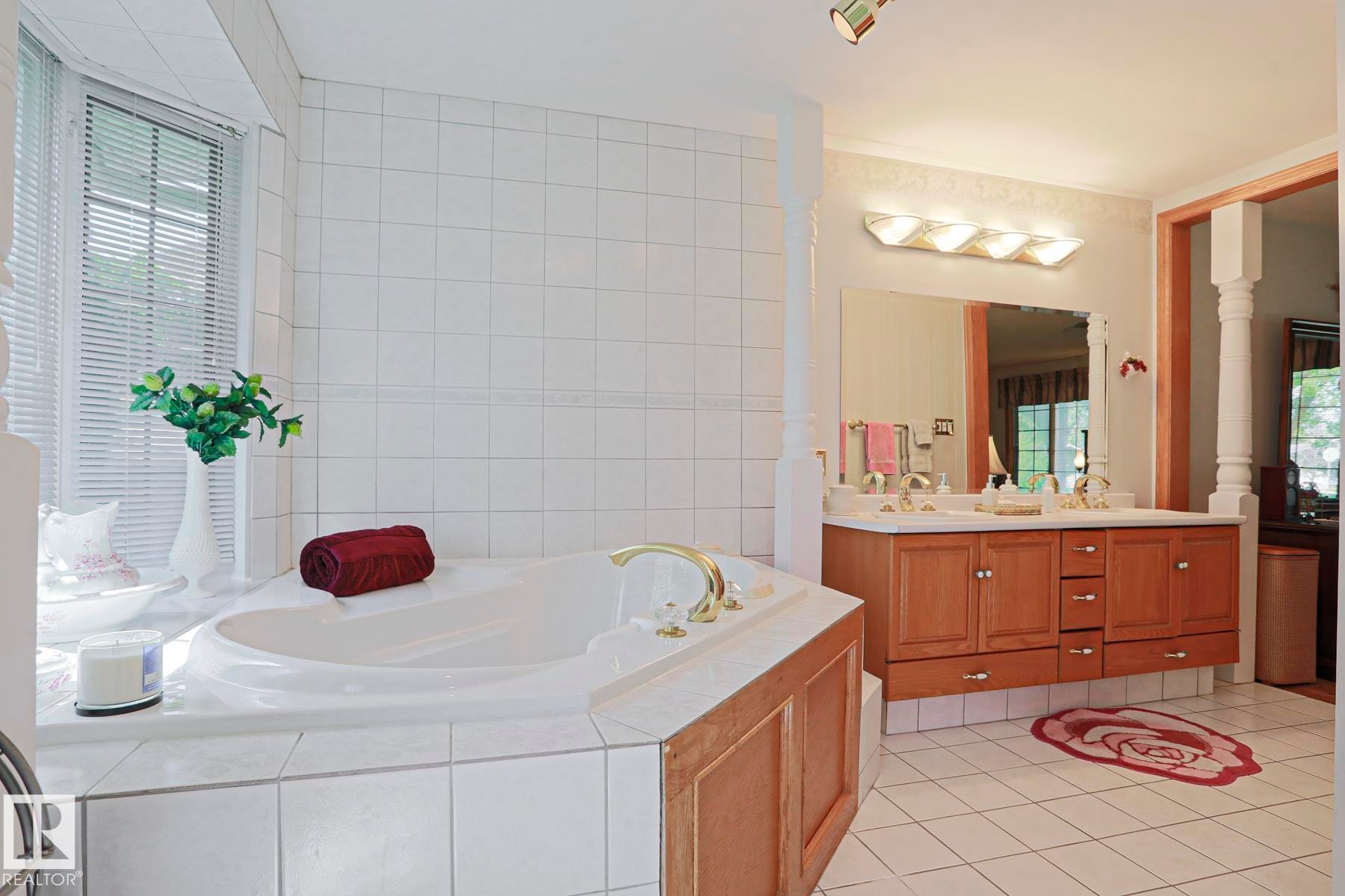 77 Sunset Boulevard, St. Albert, AB - Indoor Photo Showing Bathroom