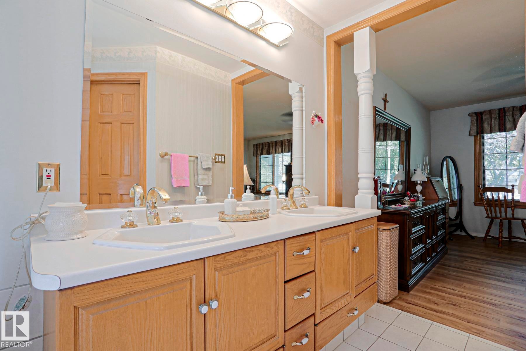 77 Sunset Boulevard, St. Albert, AB - Indoor Photo Showing Bathroom
