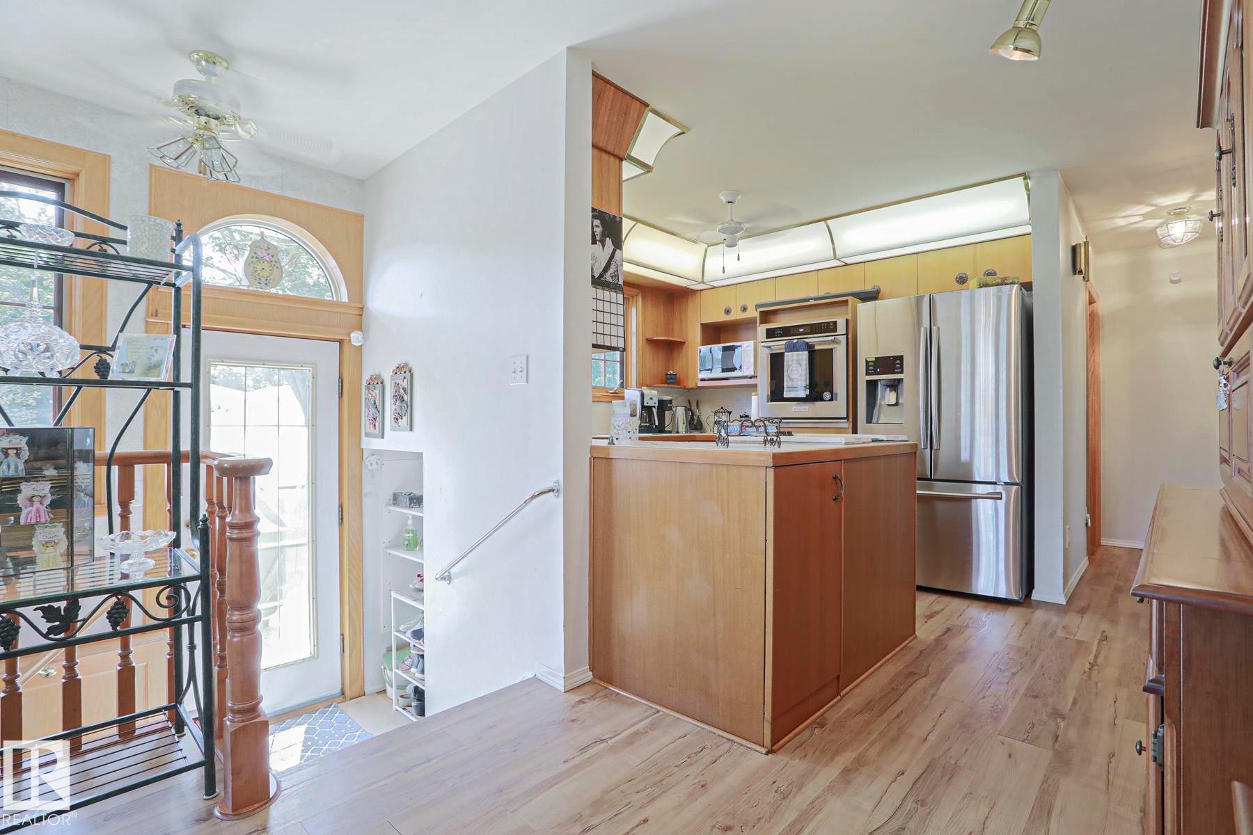 77 Sunset Boulevard, St. Albert, AB - Indoor Photo Showing Kitchen