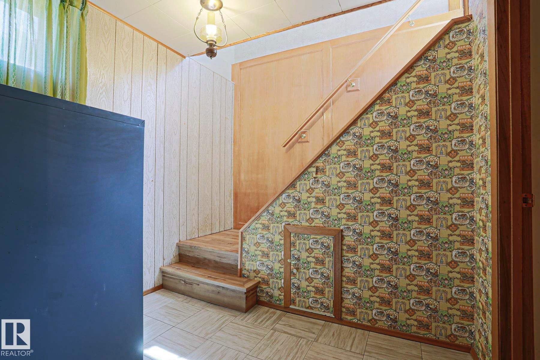 77 Sunset Boulevard, St. Albert, AB - Indoor Photo Showing Other Room