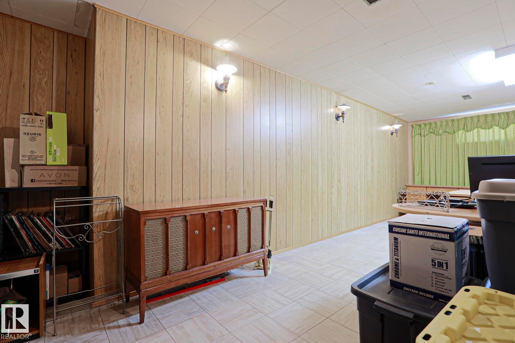 77 Sunset Boulevard, St. Albert, AB - Indoor