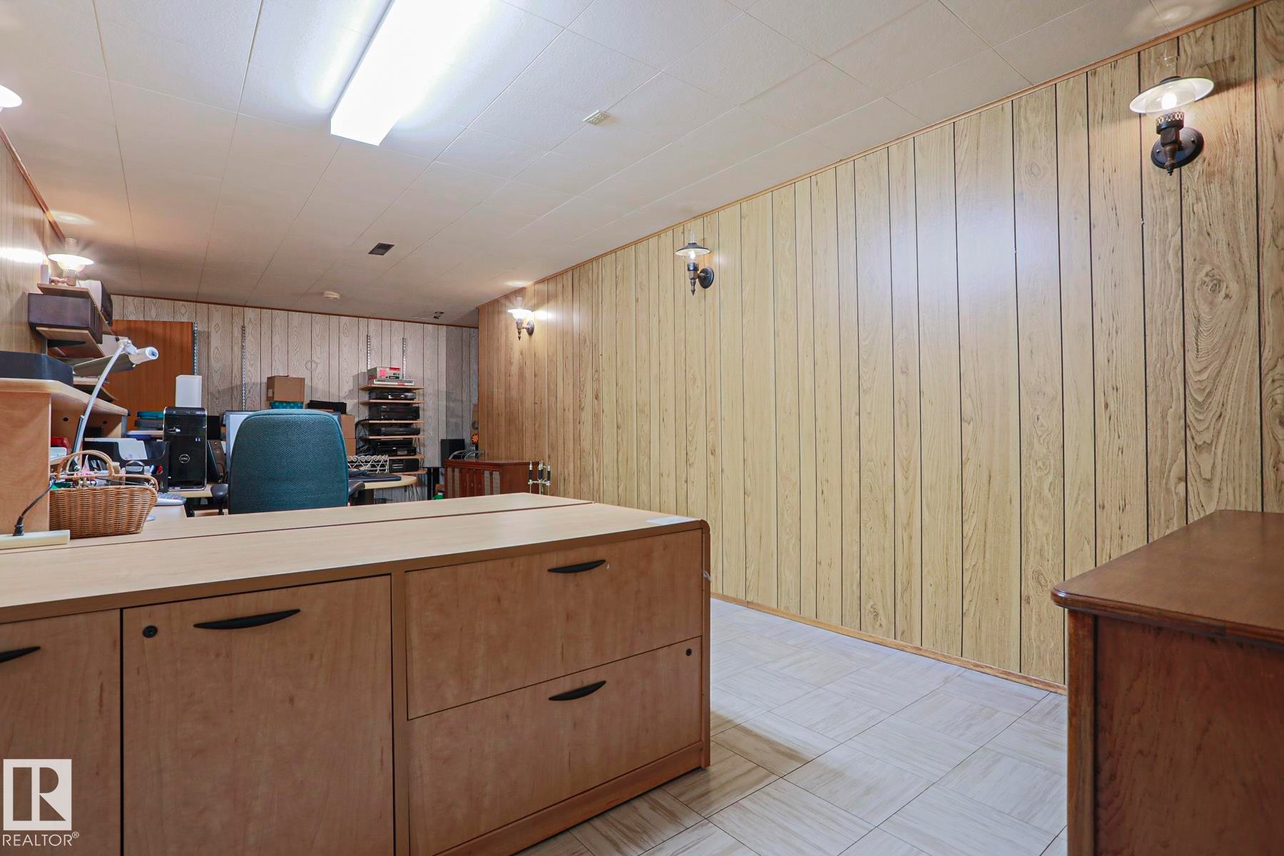 77 Sunset Boulevard, St. Albert, AB - Indoor