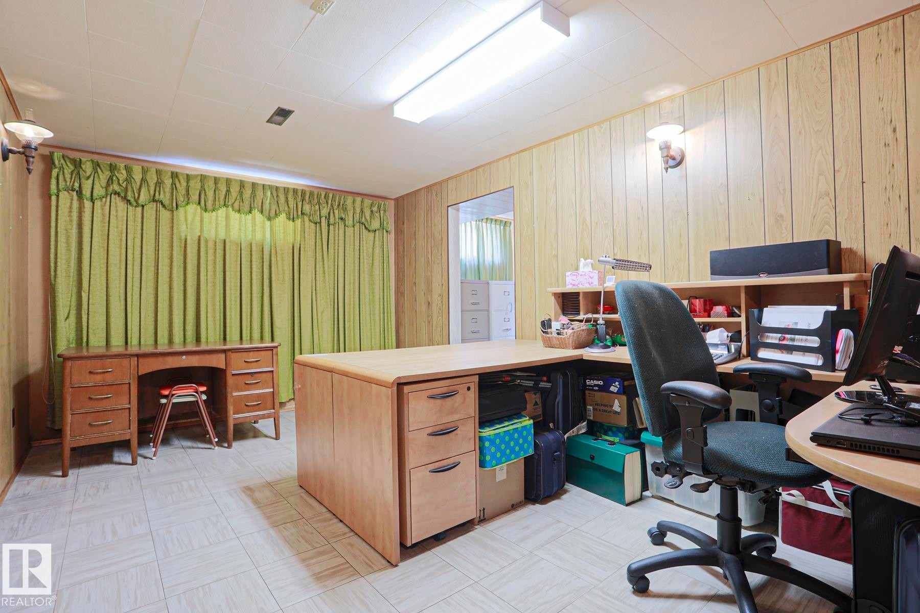 77 Sunset Boulevard, St. Albert, AB - Indoor Photo Showing Office
