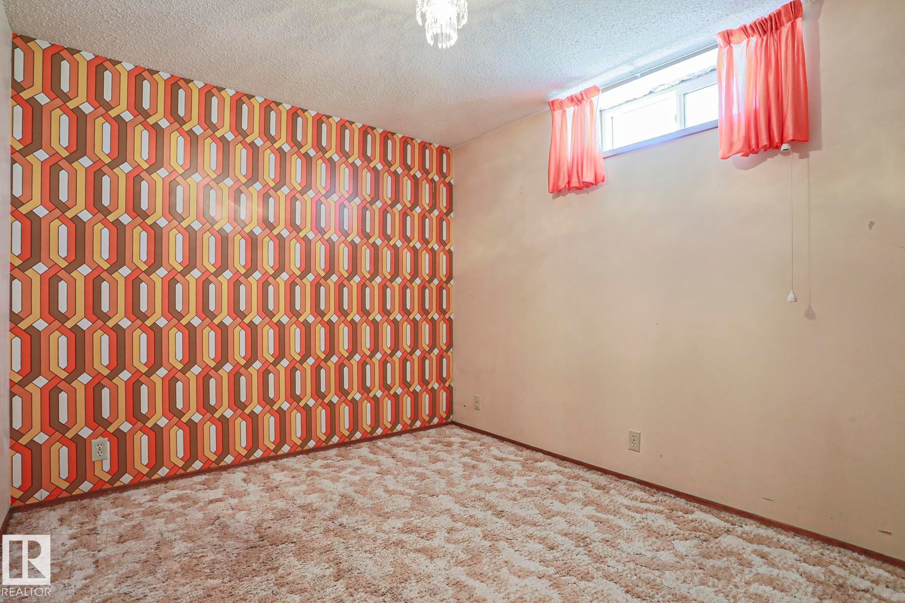 77 Sunset Boulevard, St. Albert, AB - Indoor Photo Showing Other Room