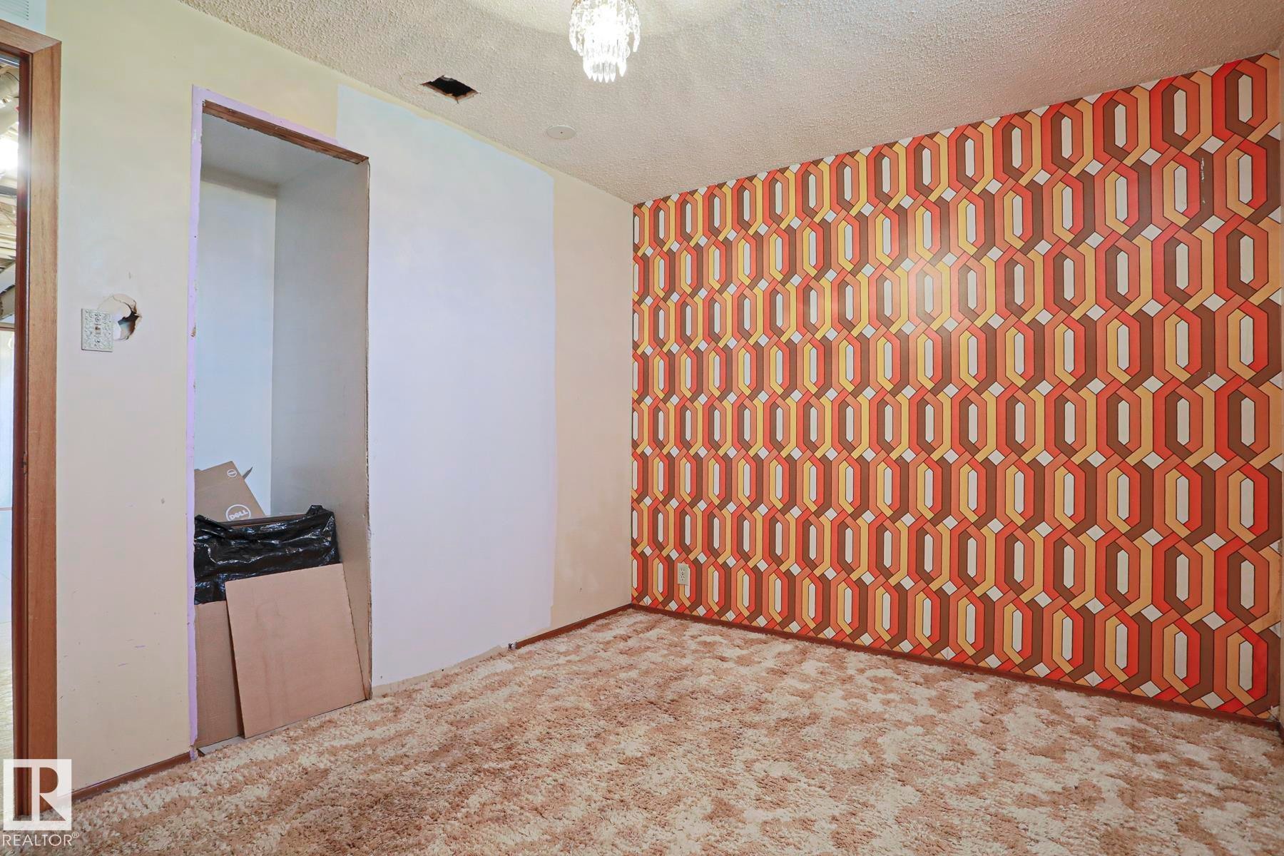 77 Sunset Boulevard, St. Albert, AB - Indoor Photo Showing Other Room