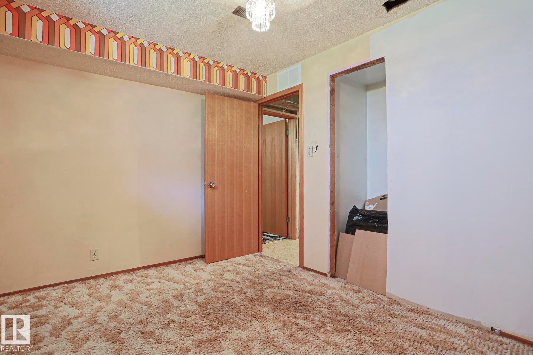 77 Sunset Boulevard, St. Albert, AB - Indoor Photo Showing Other Room