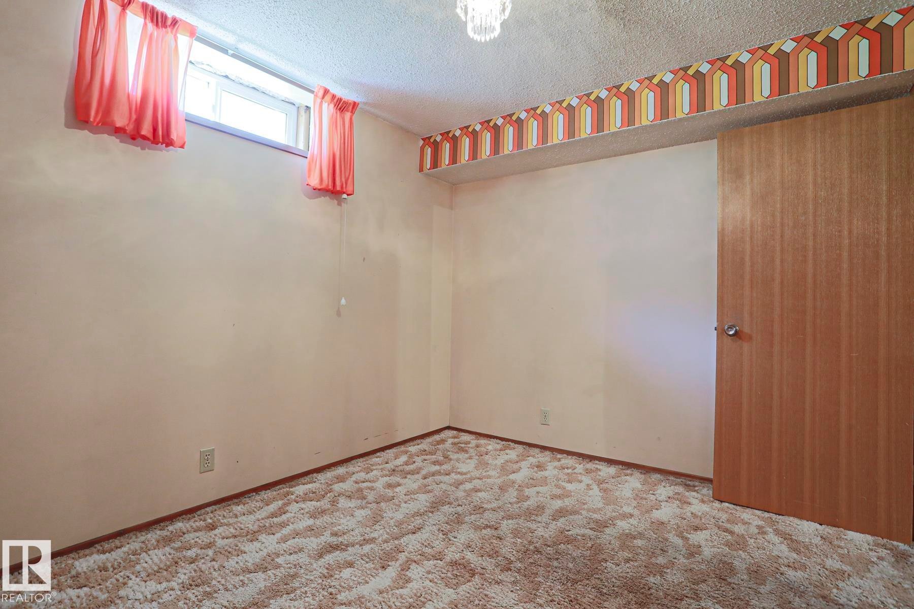 77 Sunset Boulevard, St. Albert, AB - Indoor Photo Showing Other Room