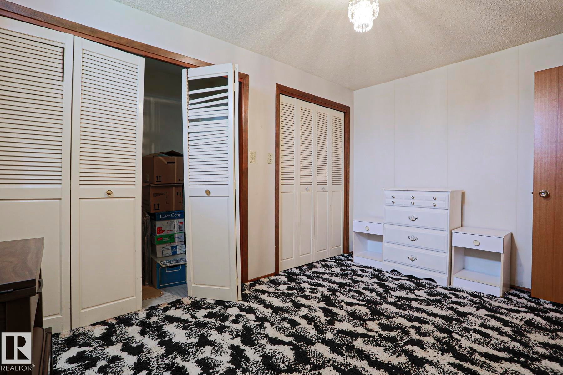 77 Sunset Boulevard, St. Albert, AB - Indoor Photo Showing Bedroom