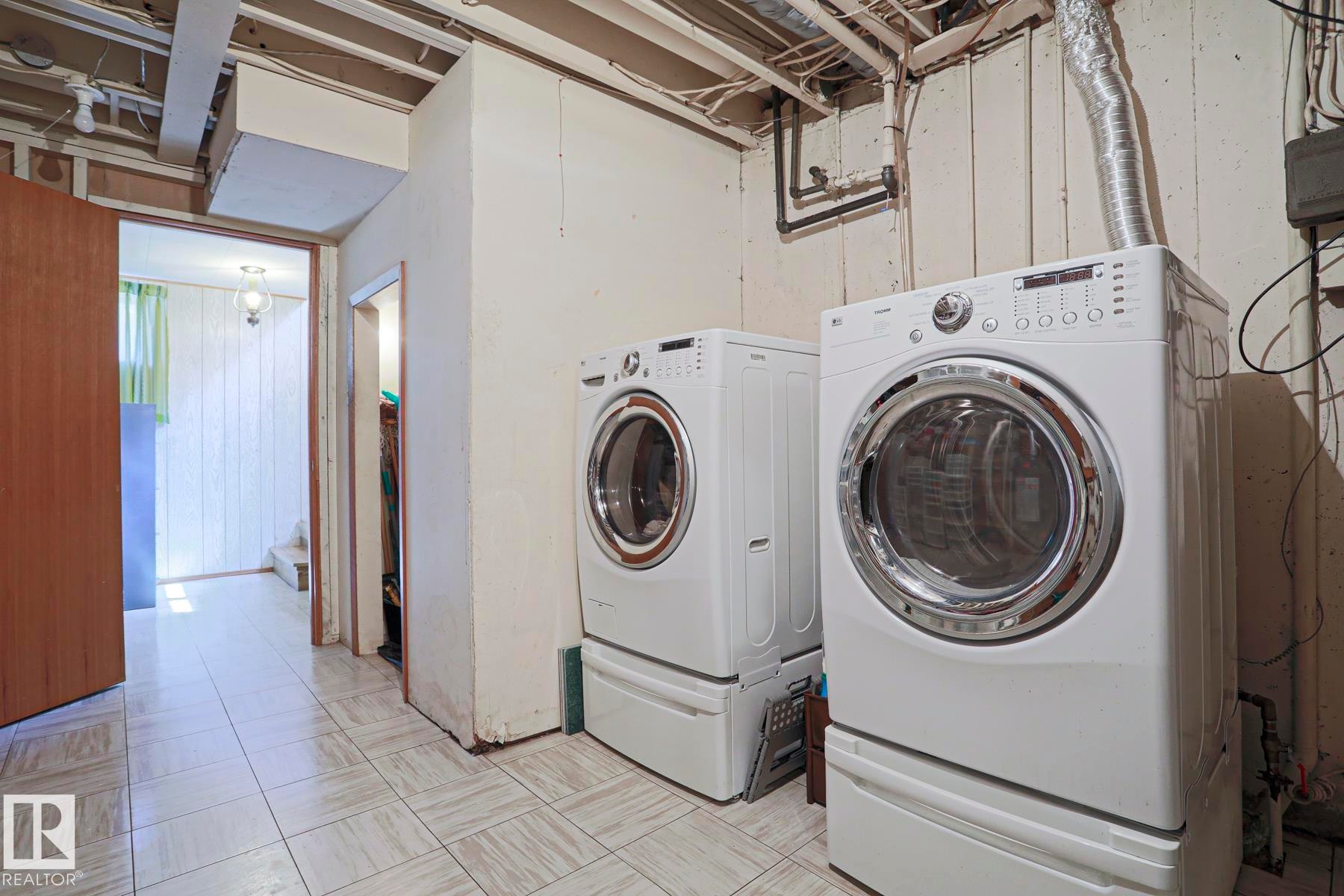 77 Sunset Boulevard, St. Albert, AB - Indoor Photo Showing Laundry Room