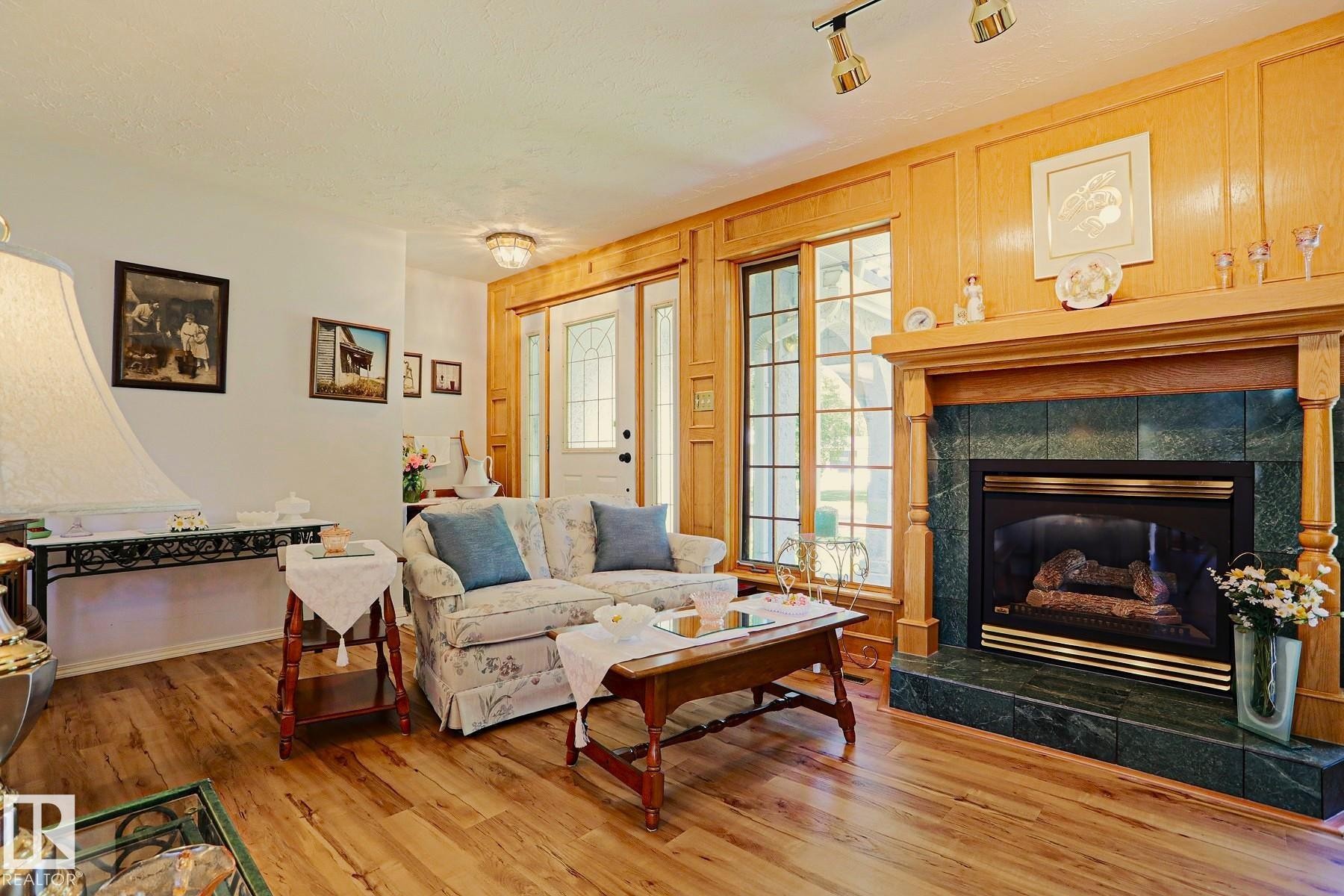 77 Sunset Boulevard, St. Albert, AB - Indoor Photo Showing Living Room With Fireplace