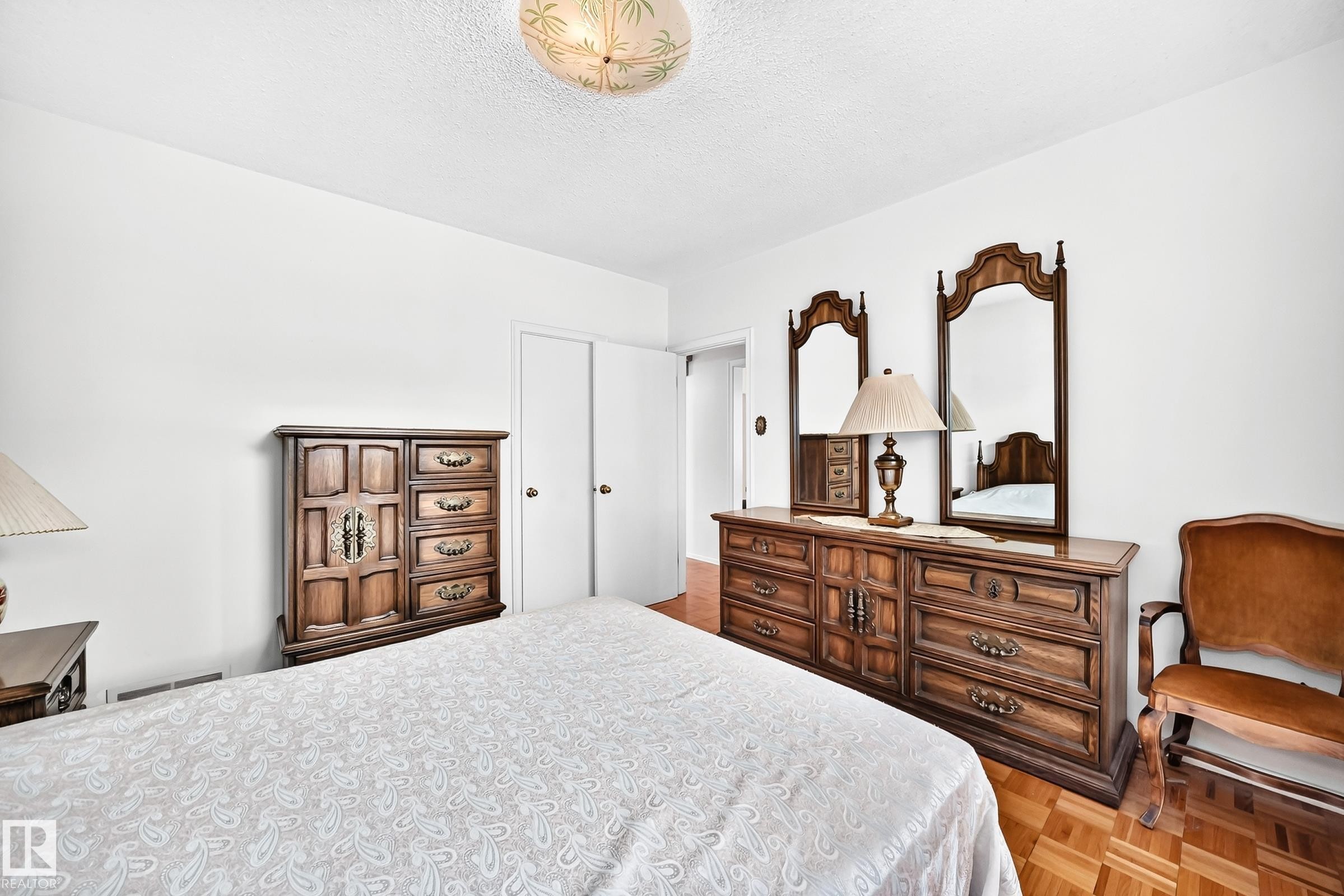 11917 53 Street Nw, Edmonton, AB - Indoor Photo Showing Bedroom