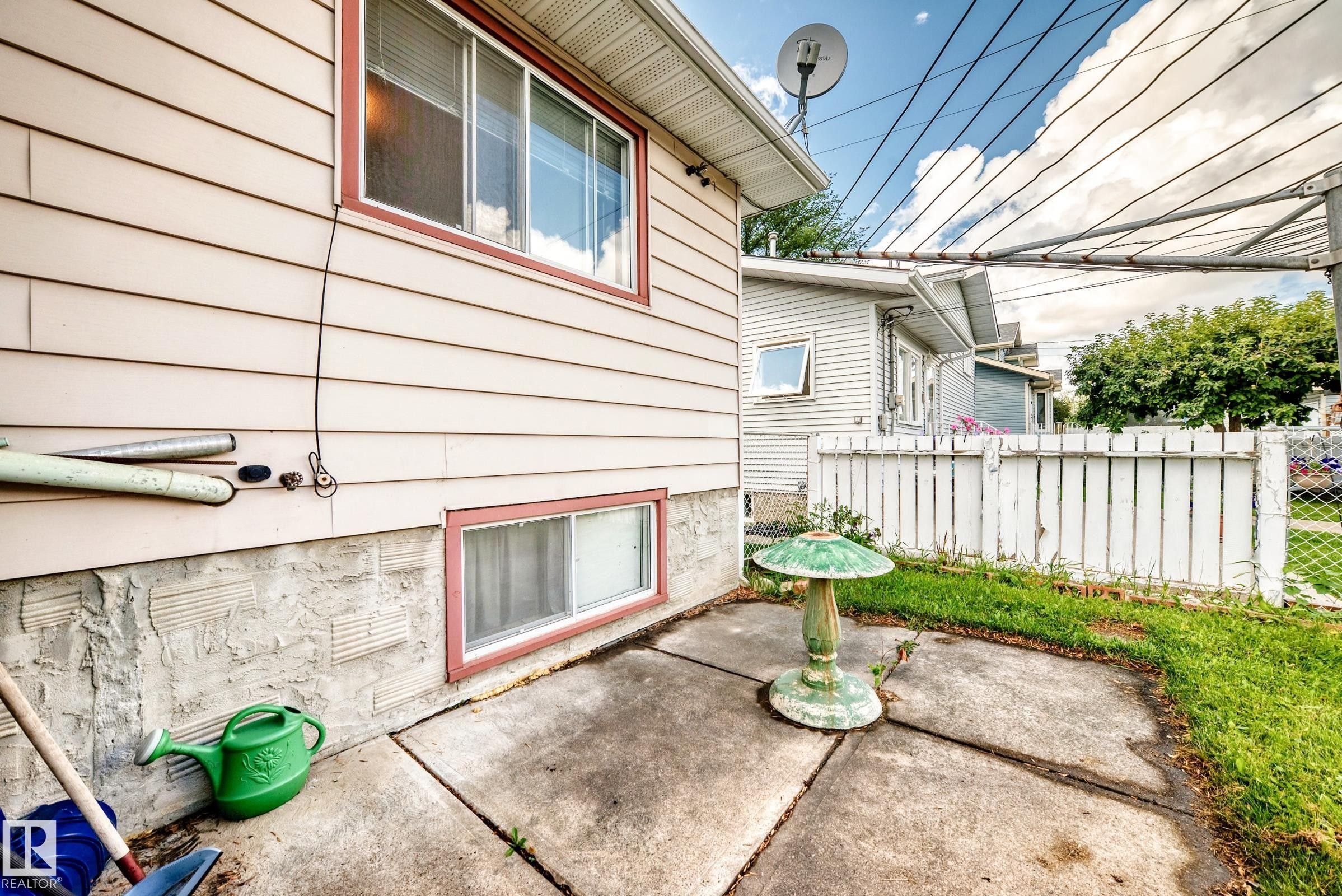 11917 53 Street Nw, Edmonton, AB - Outdoor