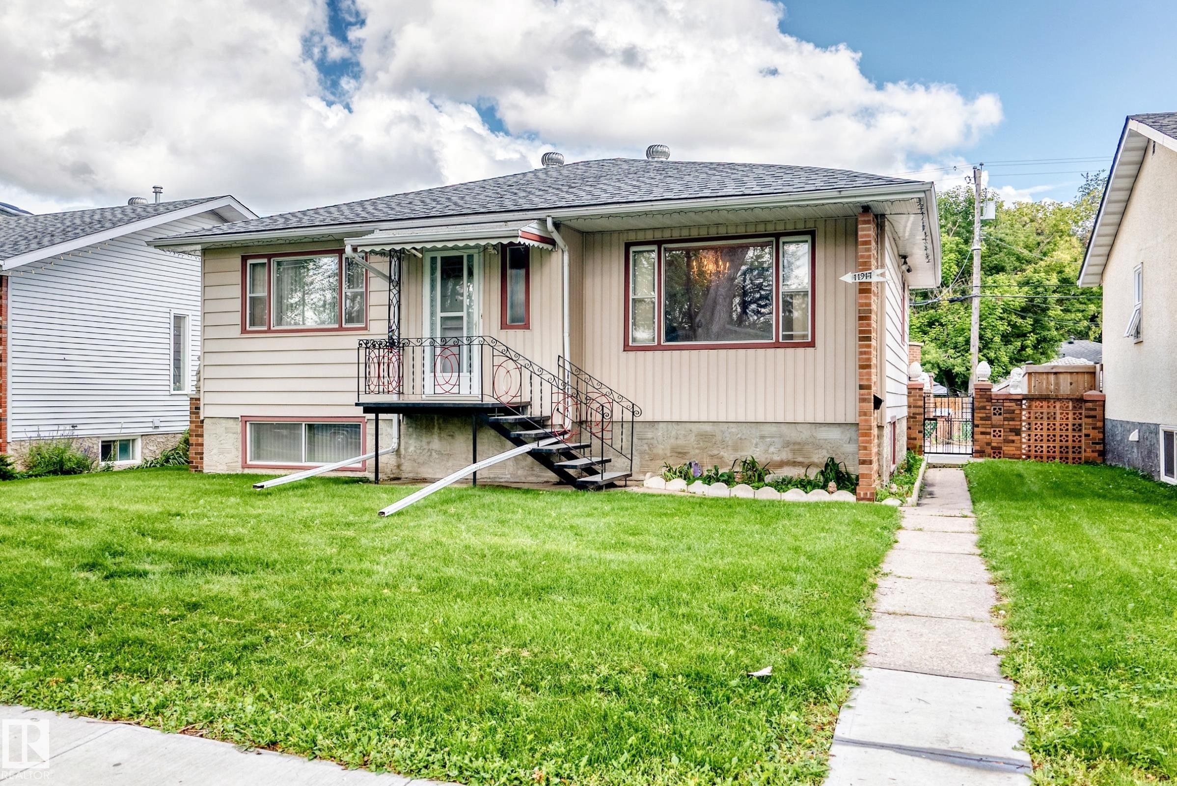 11917 53 Street Nw, Edmonton, AB - Outdoor