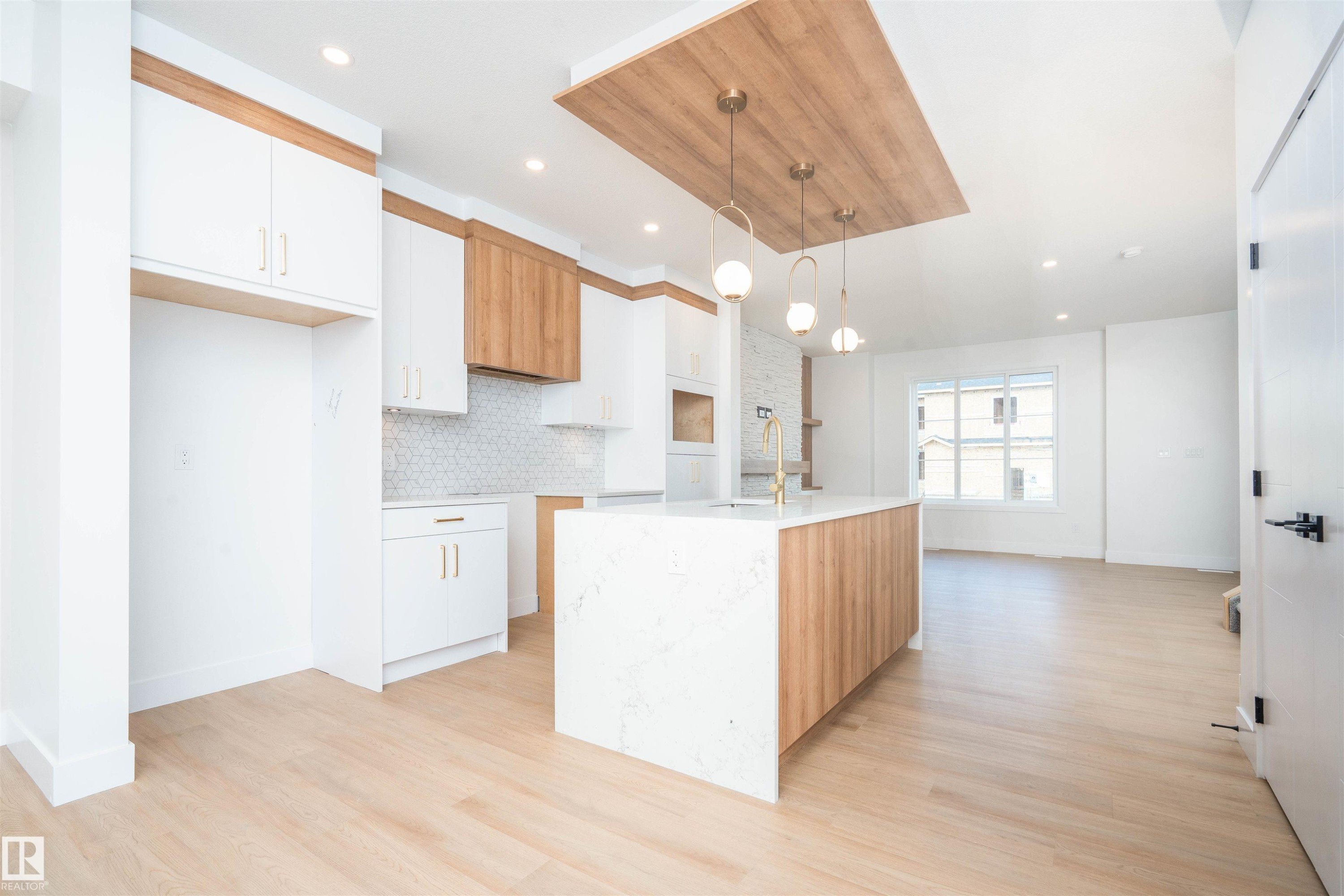 432 Robinson Boulevard, Leduc, AB - Indoor Photo Showing Kitchen With Upgraded Kitchen