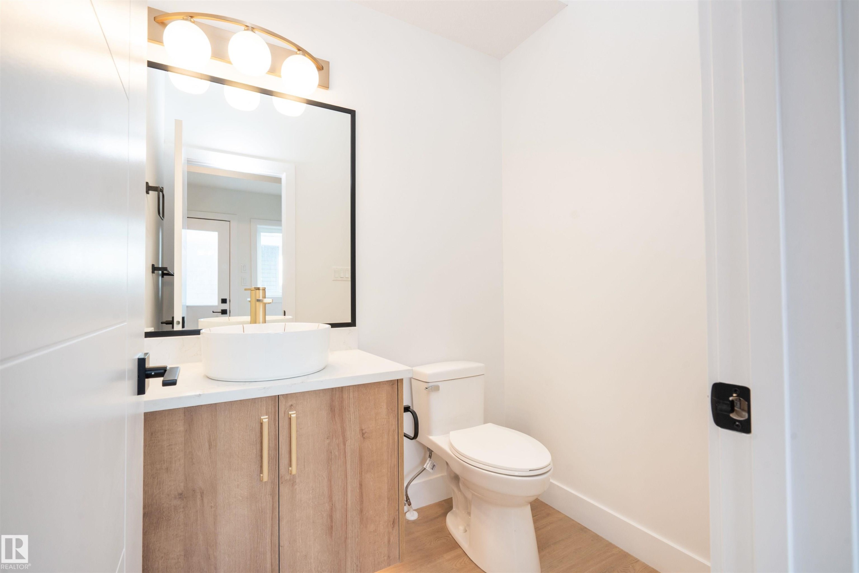 432 Robinson Boulevard, Leduc, AB - Indoor Photo Showing Bathroom