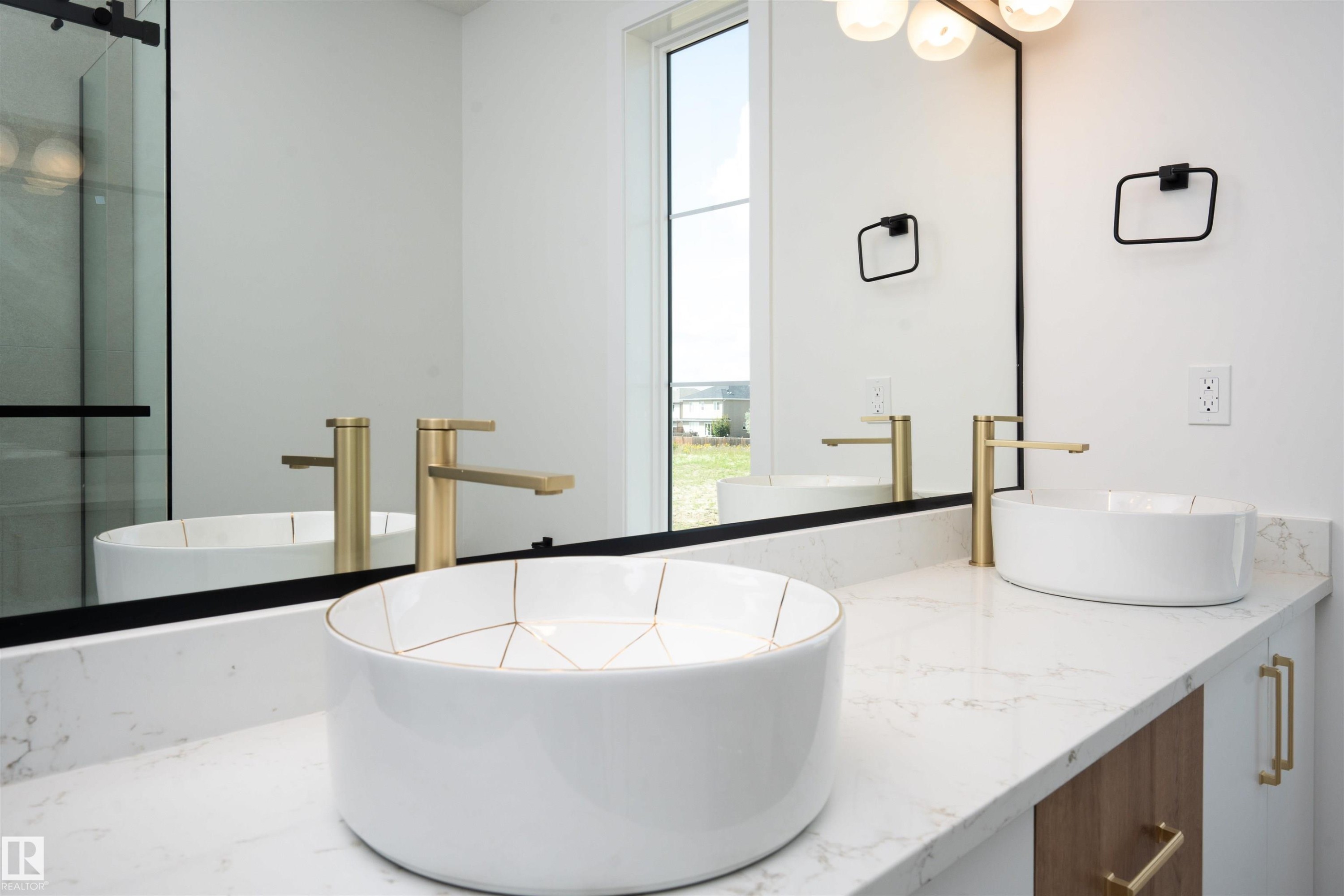 432 Robinson Boulevard, Leduc, AB - Indoor Photo Showing Bathroom