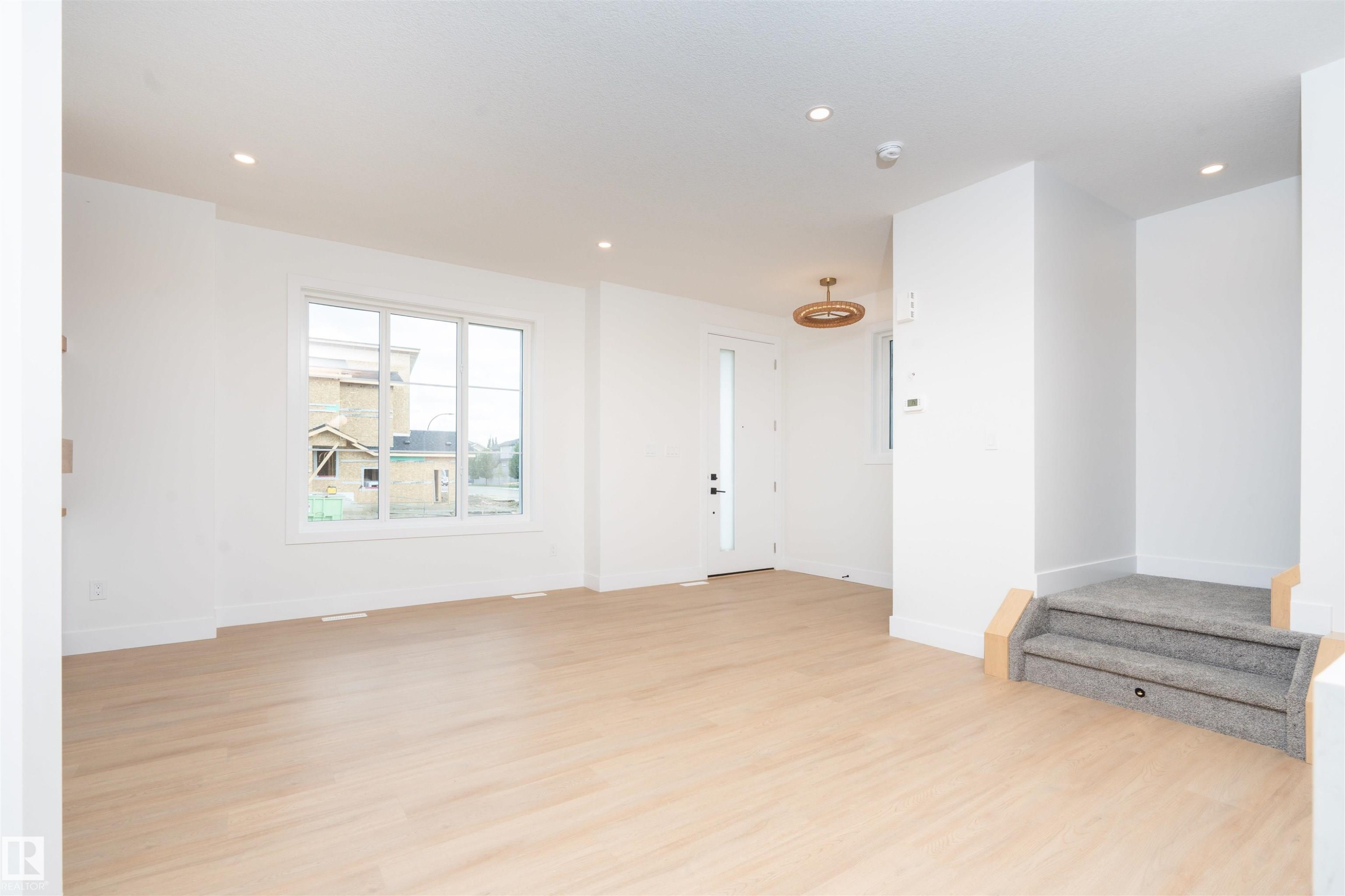 432 Robinson Boulevard, Leduc, AB - Indoor Photo Showing Other Room