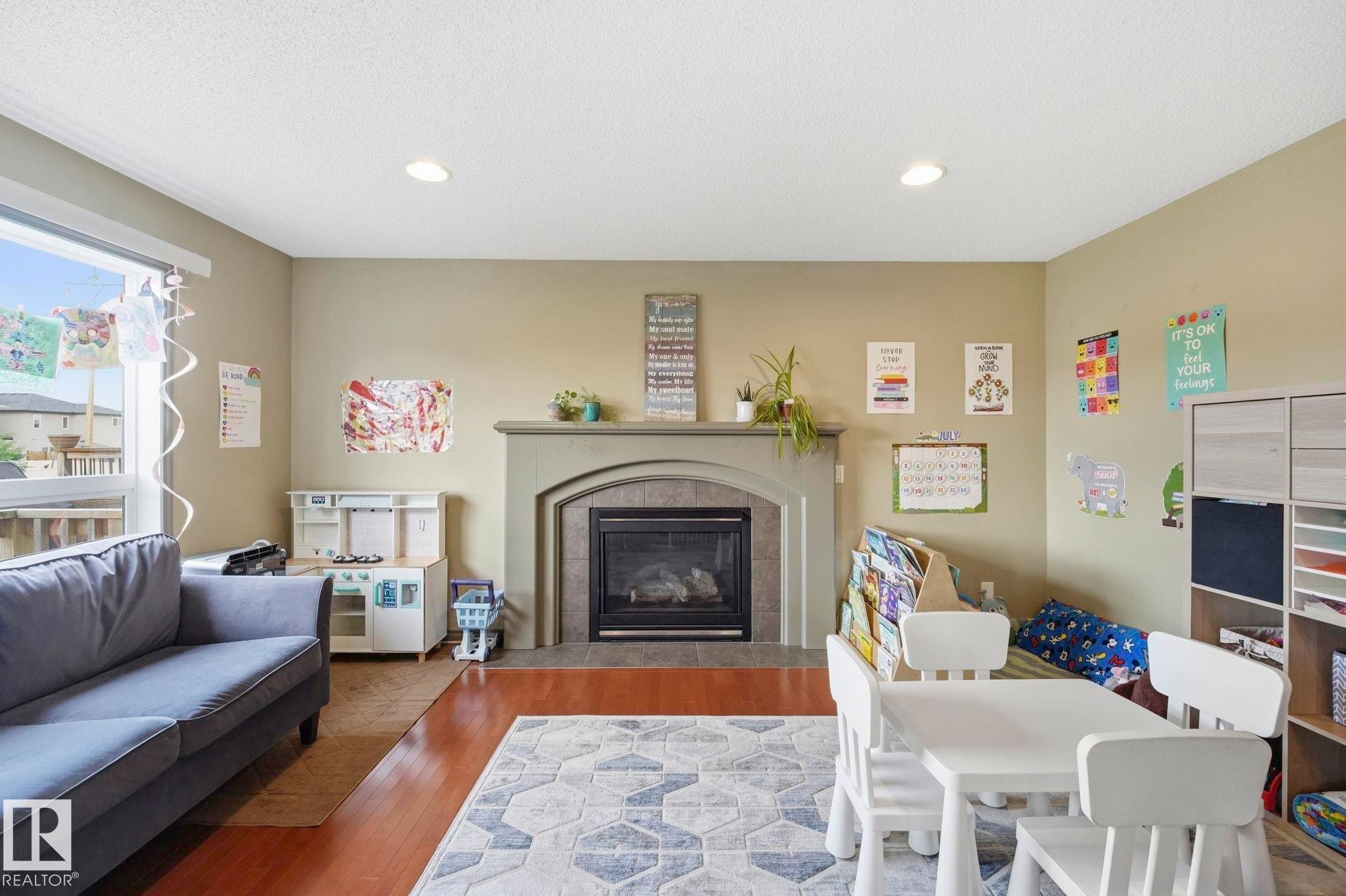 5420 162B Avenue Nw, Edmonton, AB - Indoor Photo Showing Living Room With Fireplace