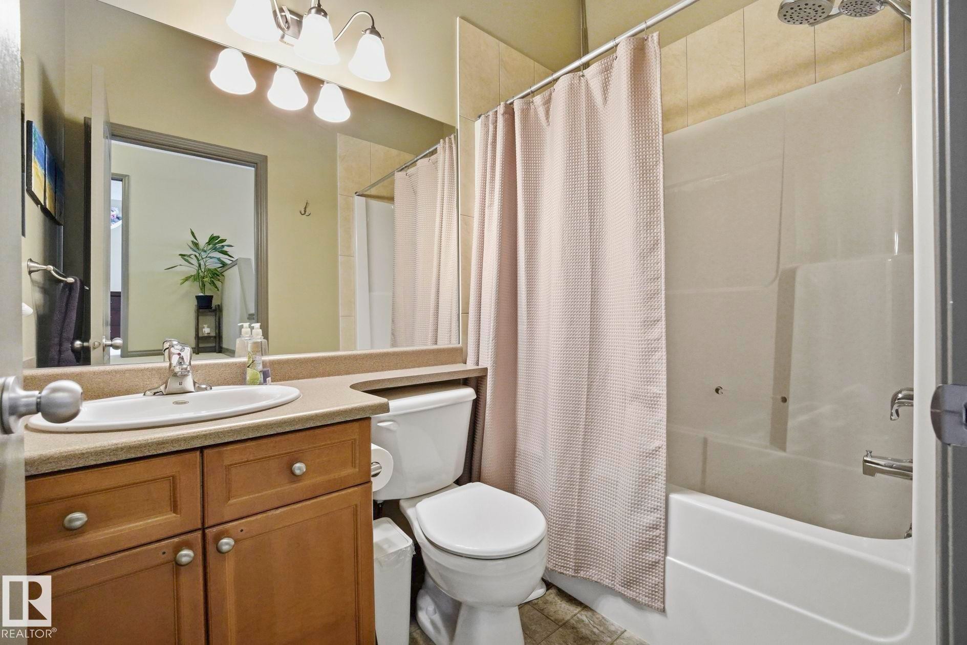 5420 162B Avenue Nw, Edmonton, AB - Indoor Photo Showing Bathroom