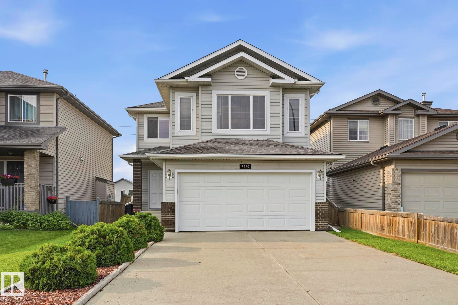 5420 162B Avenue Nw, Edmonton, AB - Outdoor With Facade