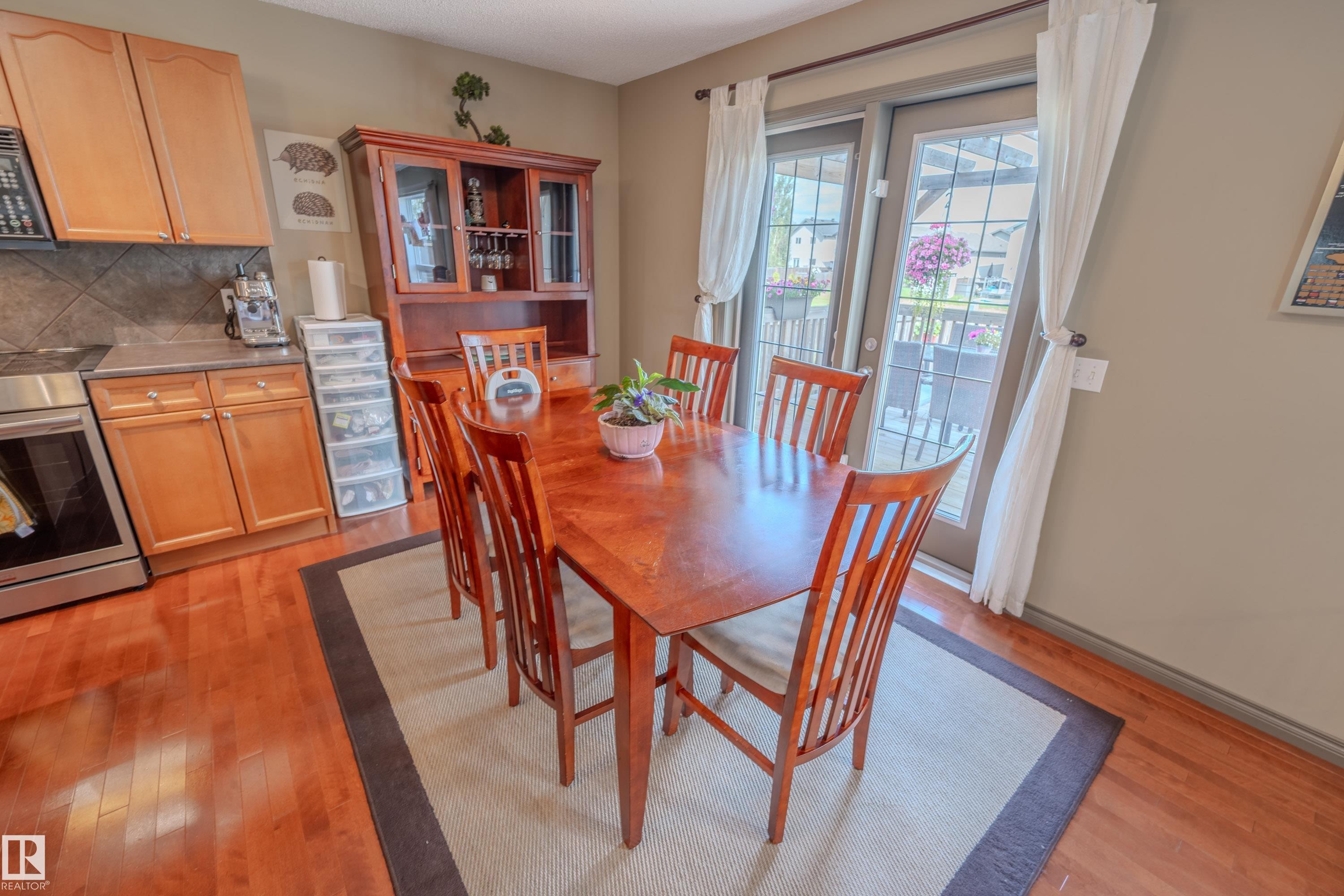 5420 162B Avenue Nw, Edmonton, AB - Indoor Photo Showing Dining Room