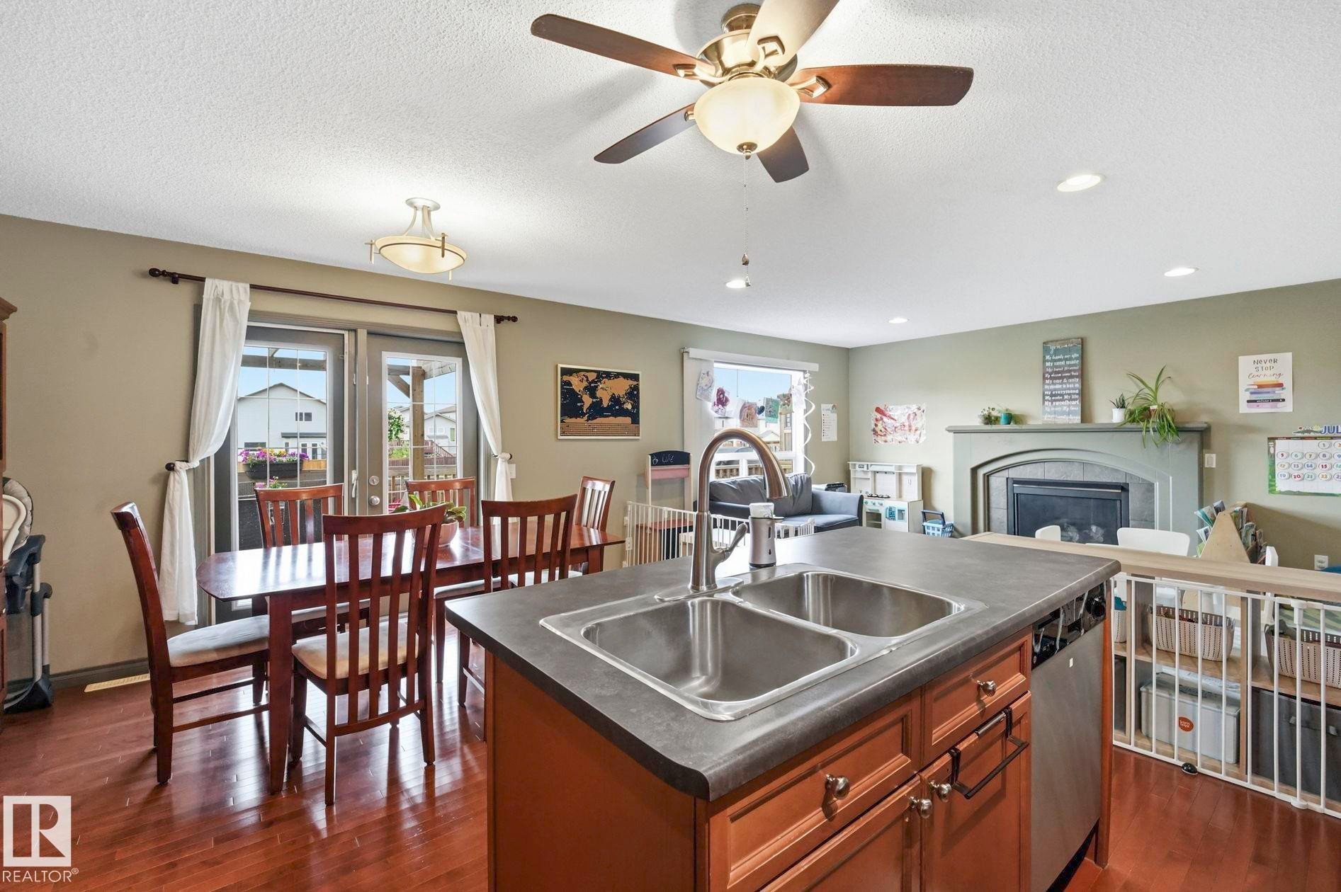 5420 162B Avenue Nw, Edmonton, AB - Indoor