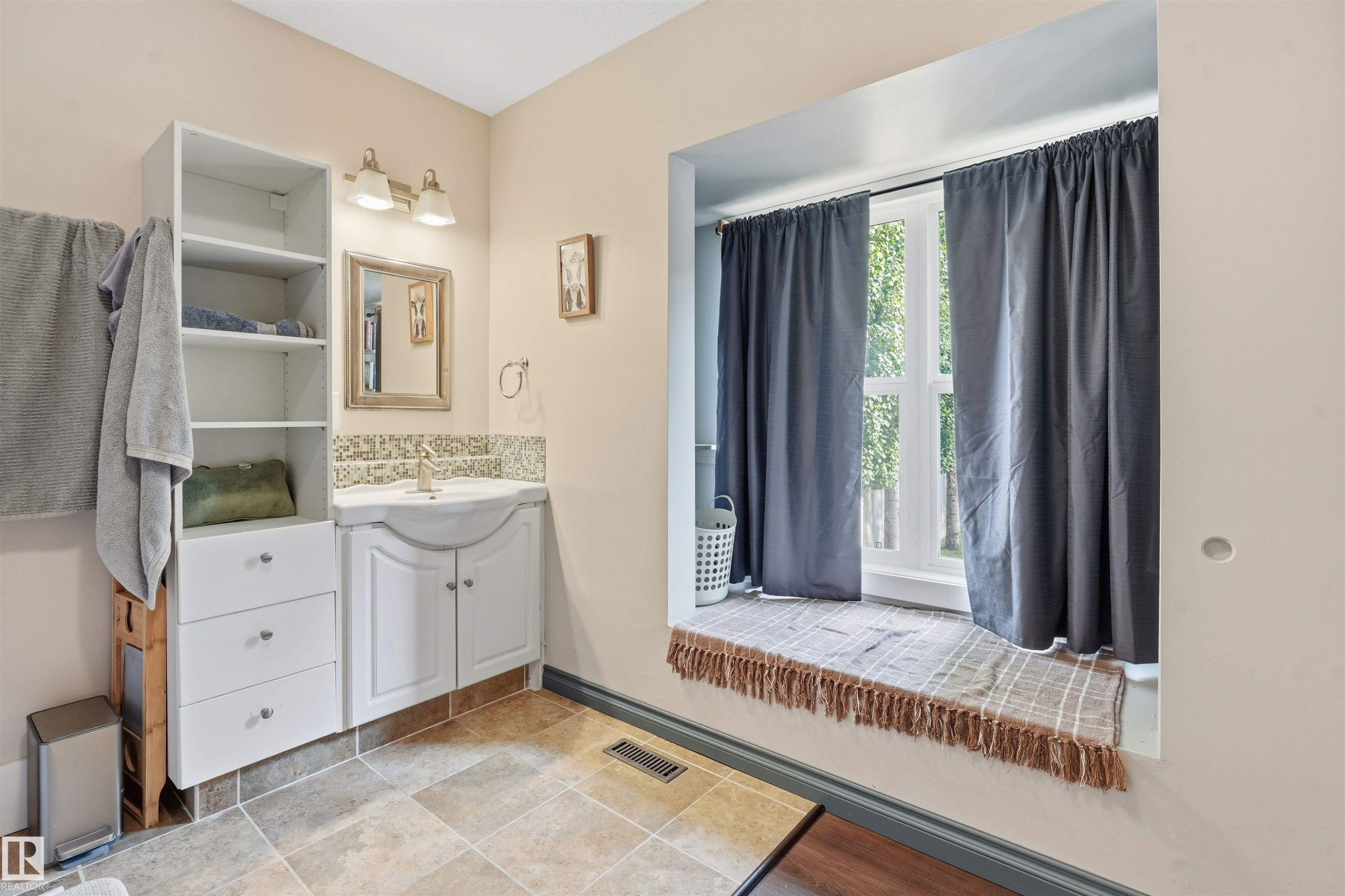 5507 49 Avenue, Wetaskiwin, AB - Indoor