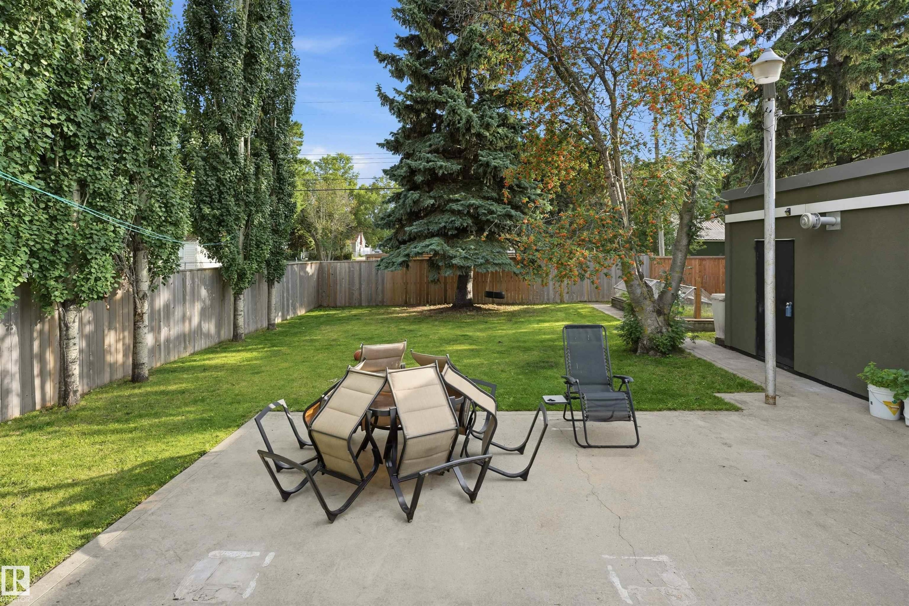 5507 49 Avenue, Wetaskiwin, AB - Outdoor With Backyard