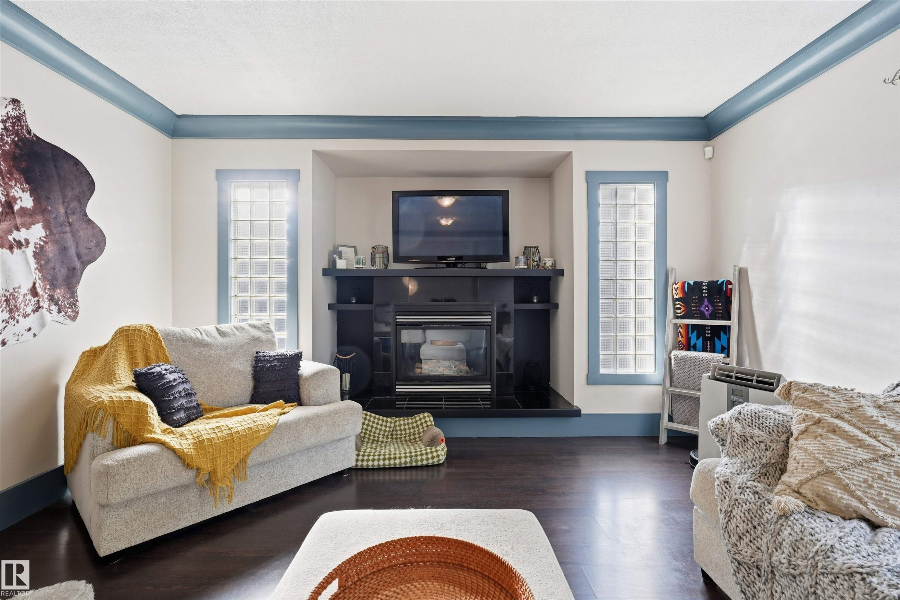 5507 49 Avenue, Wetaskiwin, AB - Indoor Photo Showing Living Room With Fireplace