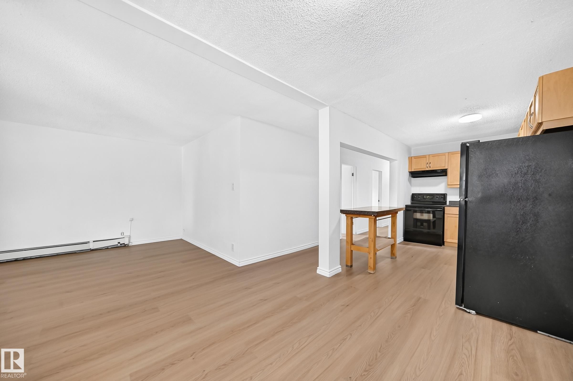 #10 6120 118 Av Nw, Edmonton, AB - Indoor Photo Showing Other Room