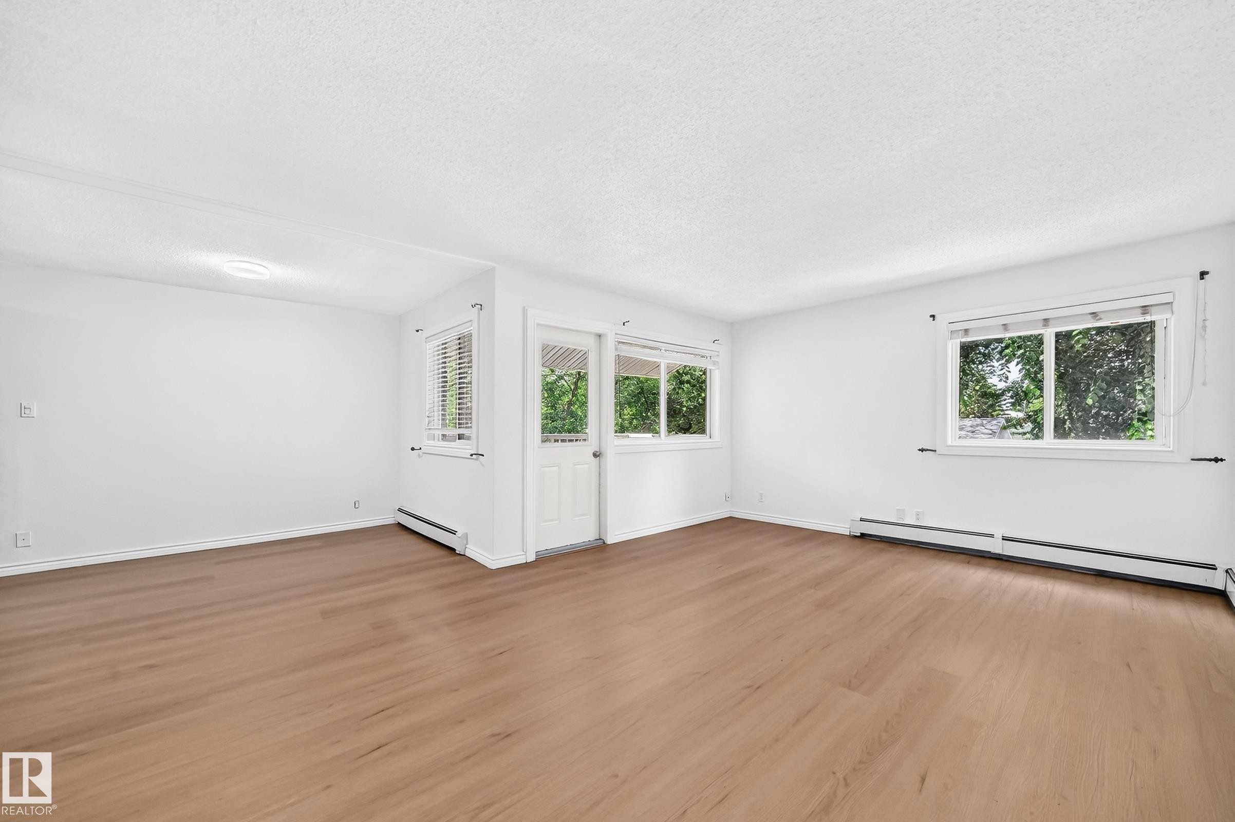 #10 6120 118 Av Nw, Edmonton, AB - Indoor Photo Showing Other Room