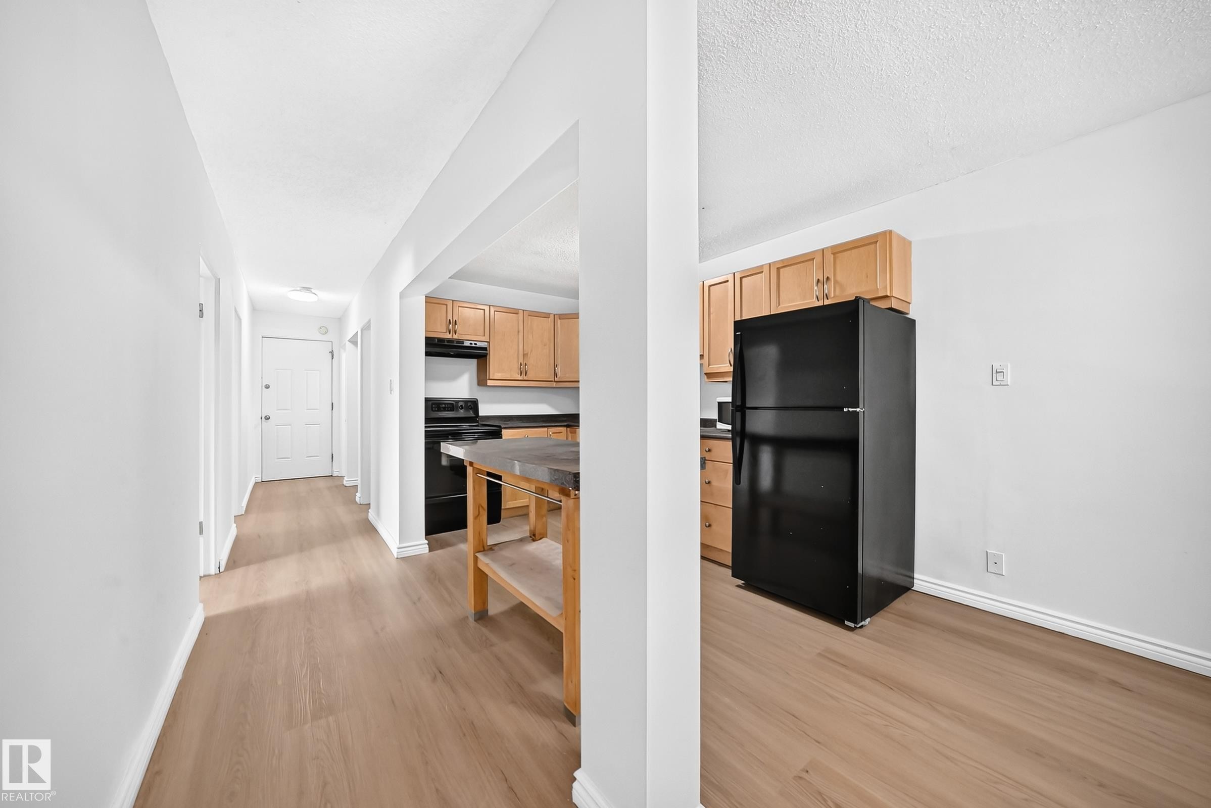 #10 6120 118 Av Nw, Edmonton, AB - Indoor Photo Showing Kitchen