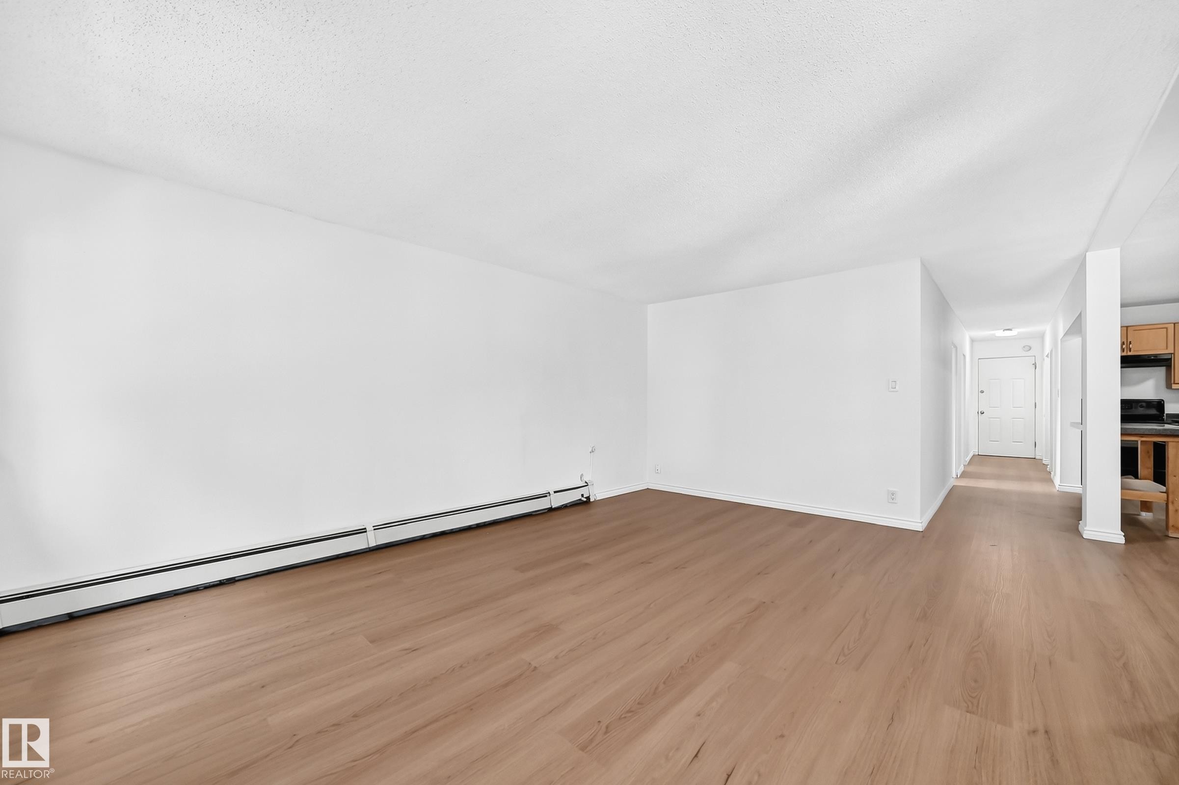#10 6120 118 Av Nw, Edmonton, AB - Indoor Photo Showing Other Room